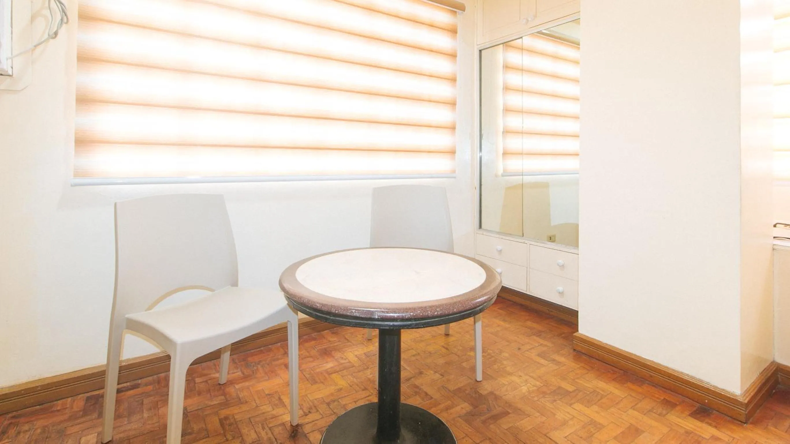 Bedroom in RedDoorz @ Tondaligan Beach Hotel