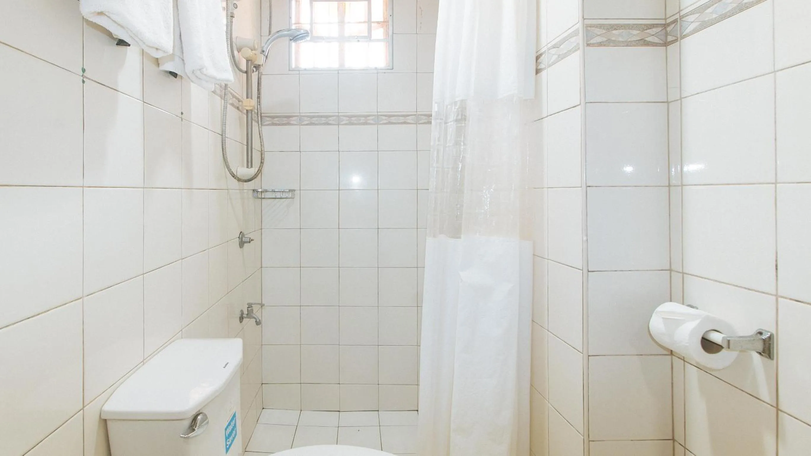 Shower in RedDoorz @ Tondaligan Beach Hotel