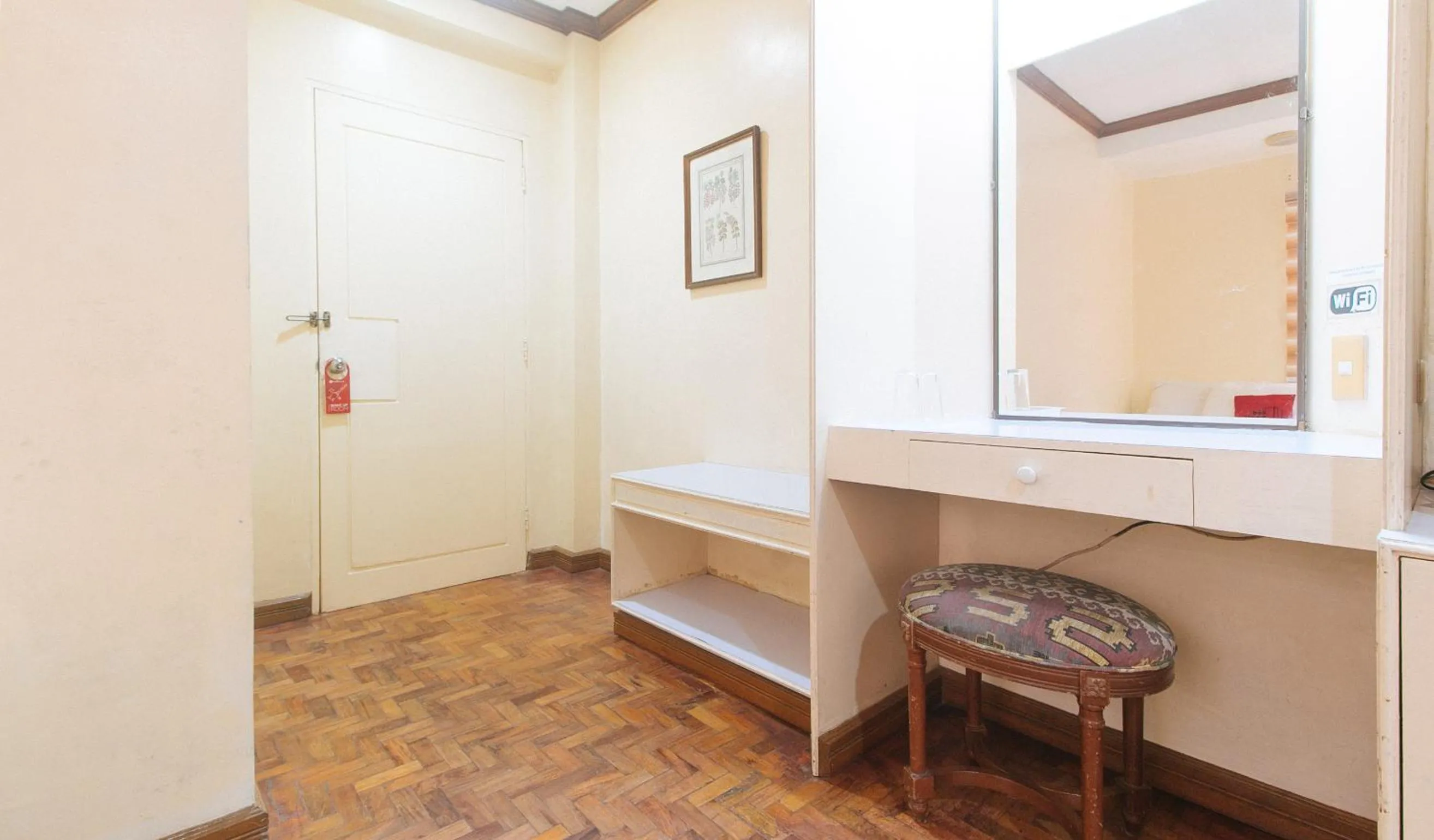 Bedroom in RedDoorz @ Tondaligan Beach Hotel