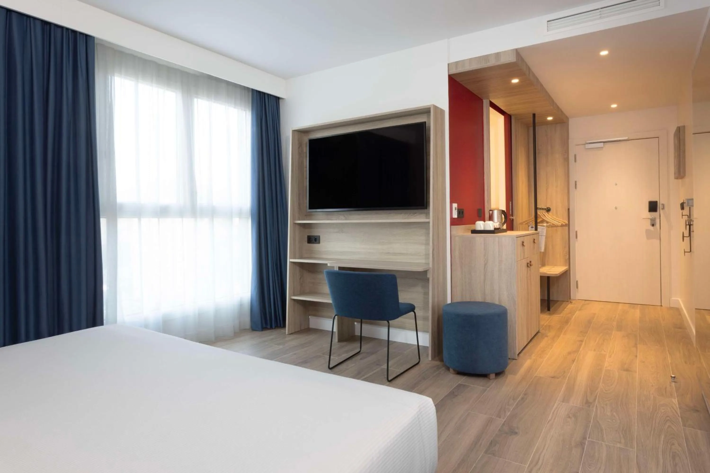 Bedroom, Bed in Hampton By Hilton Malaga Martiricos