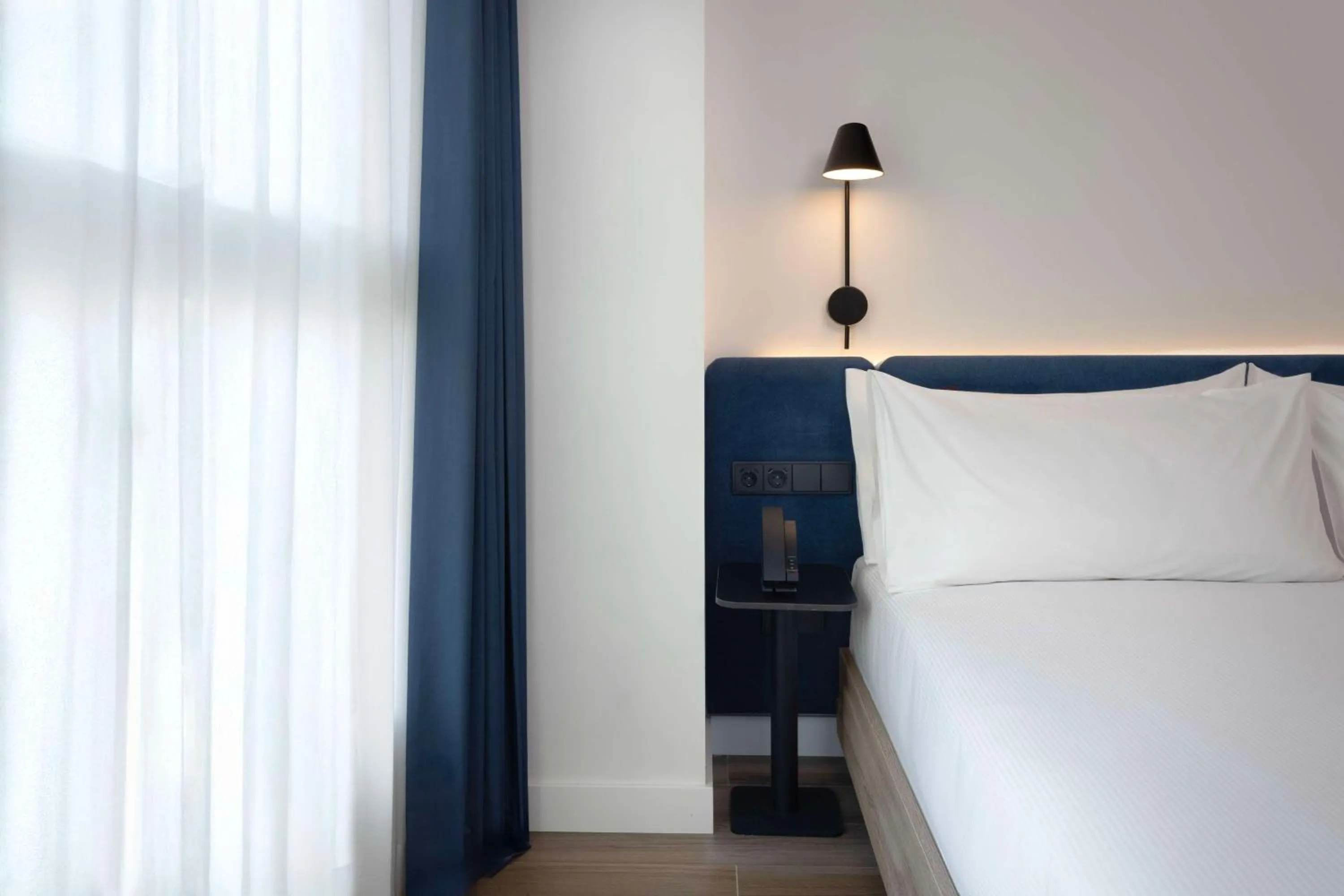 Bed in Hampton By Hilton Malaga Martiricos