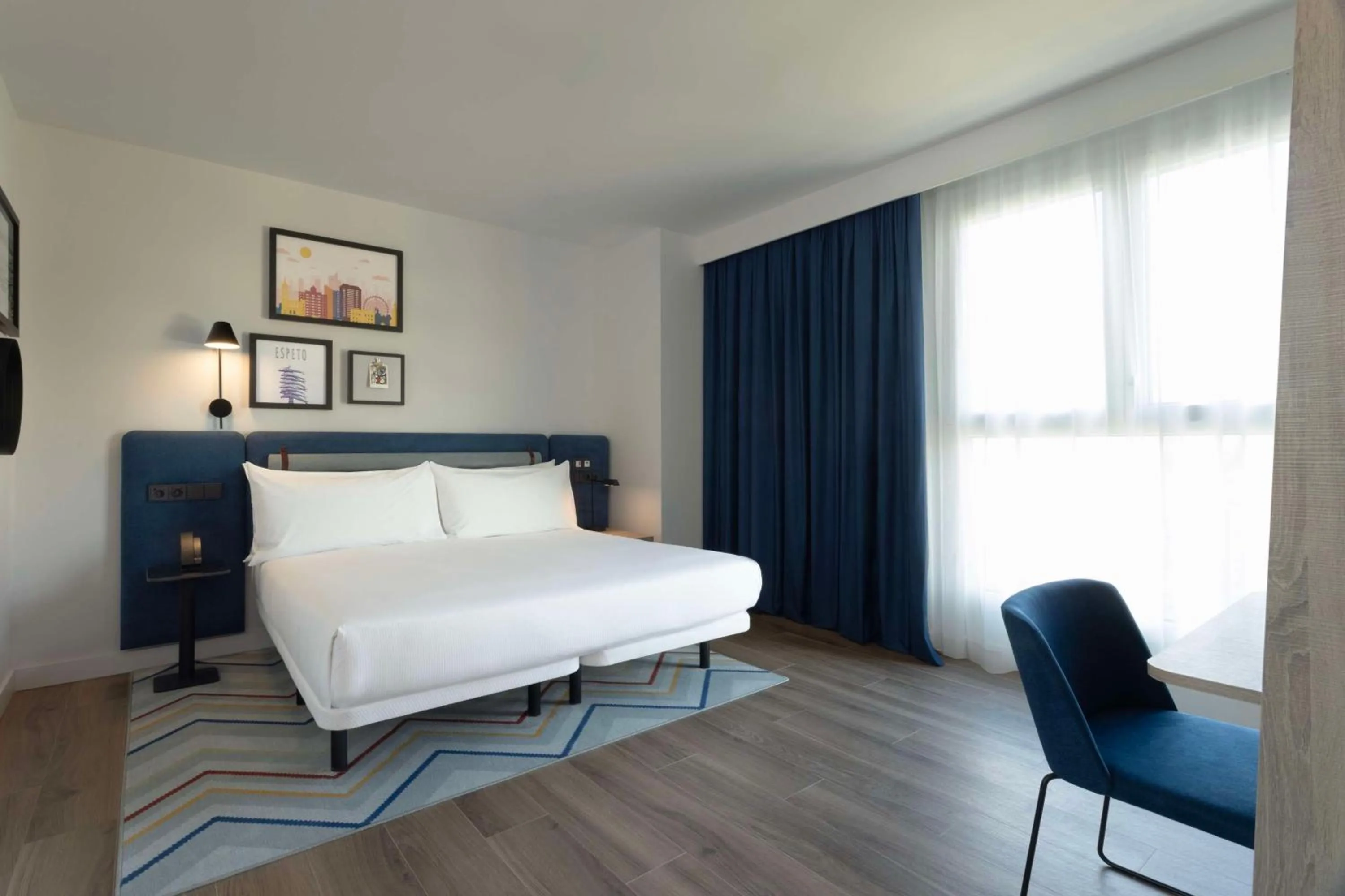 Bed in Hampton By Hilton Malaga Martiricos