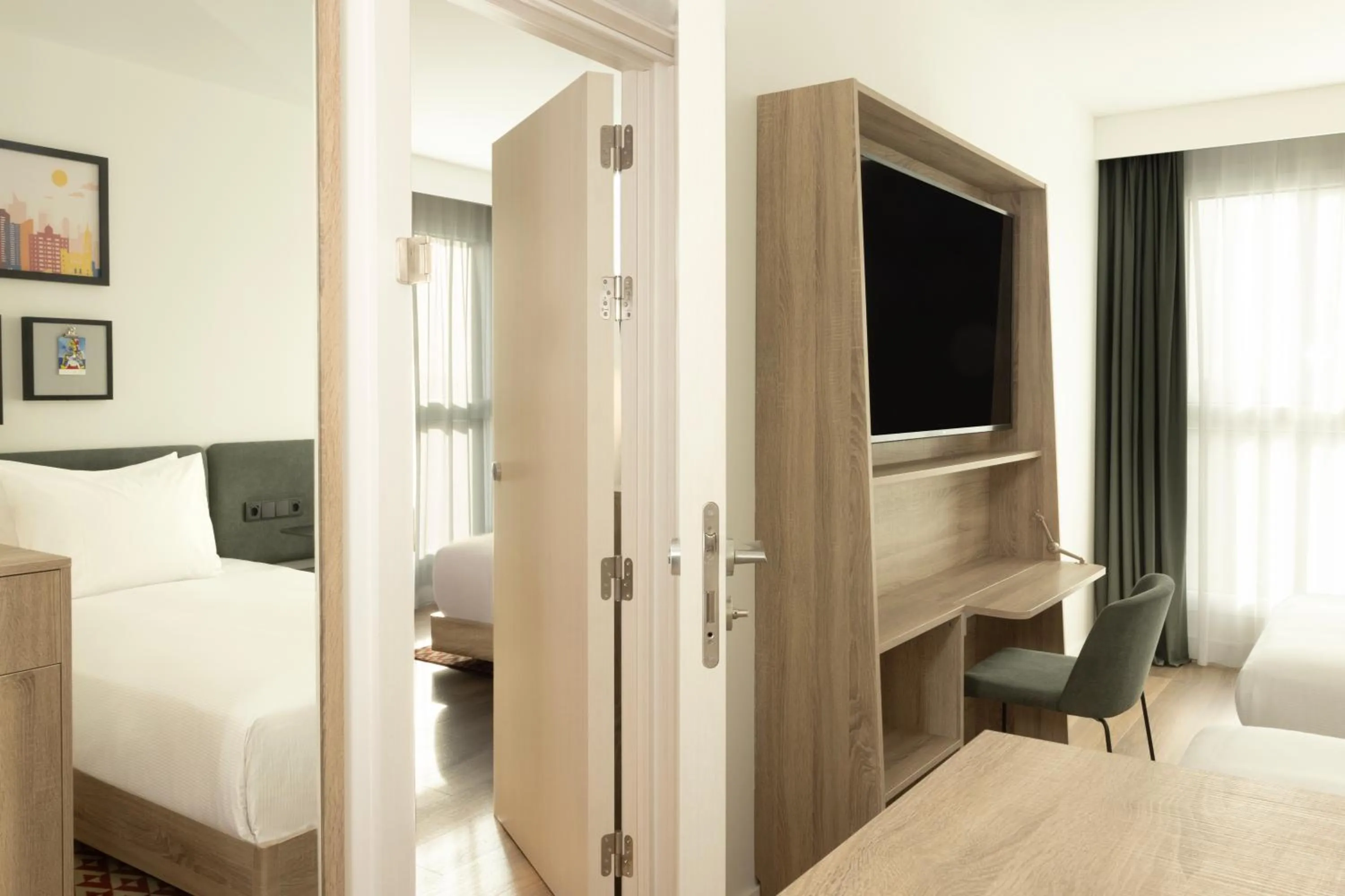 Family, Bed in Hampton By Hilton Malaga Martiricos