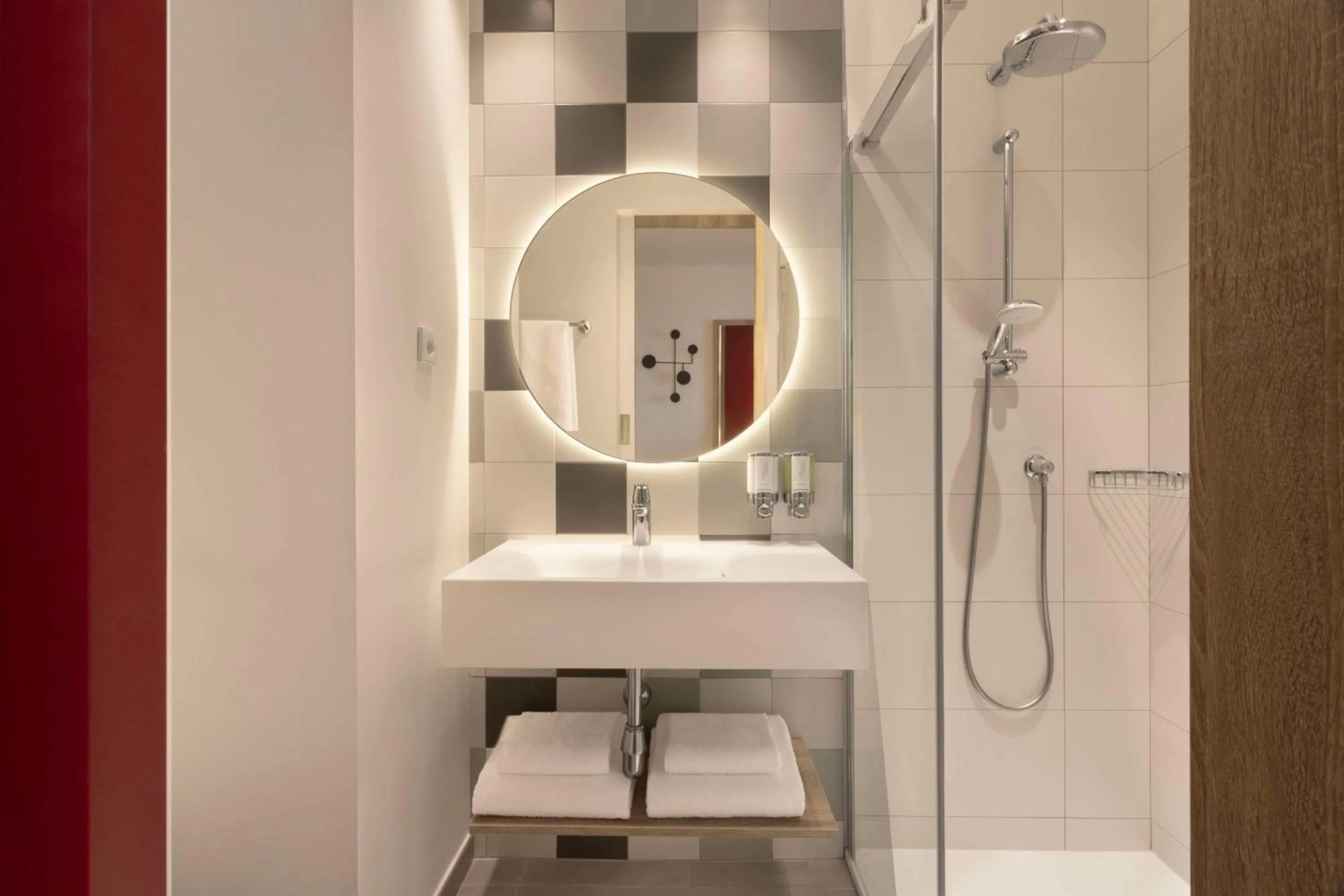 Bathroom in Hampton By Hilton Malaga Martiricos