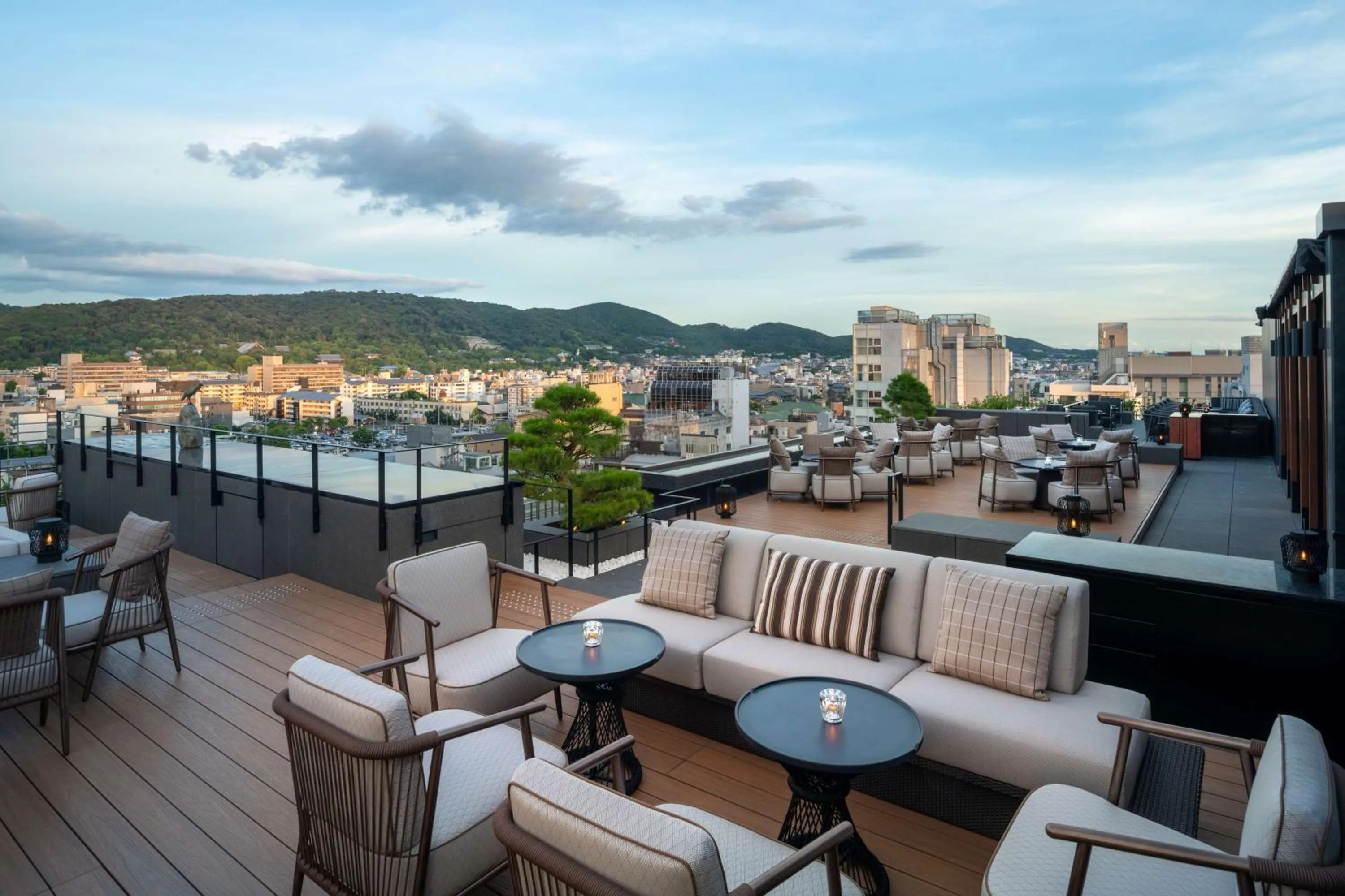 Lounge or bar in Hilton Kyoto