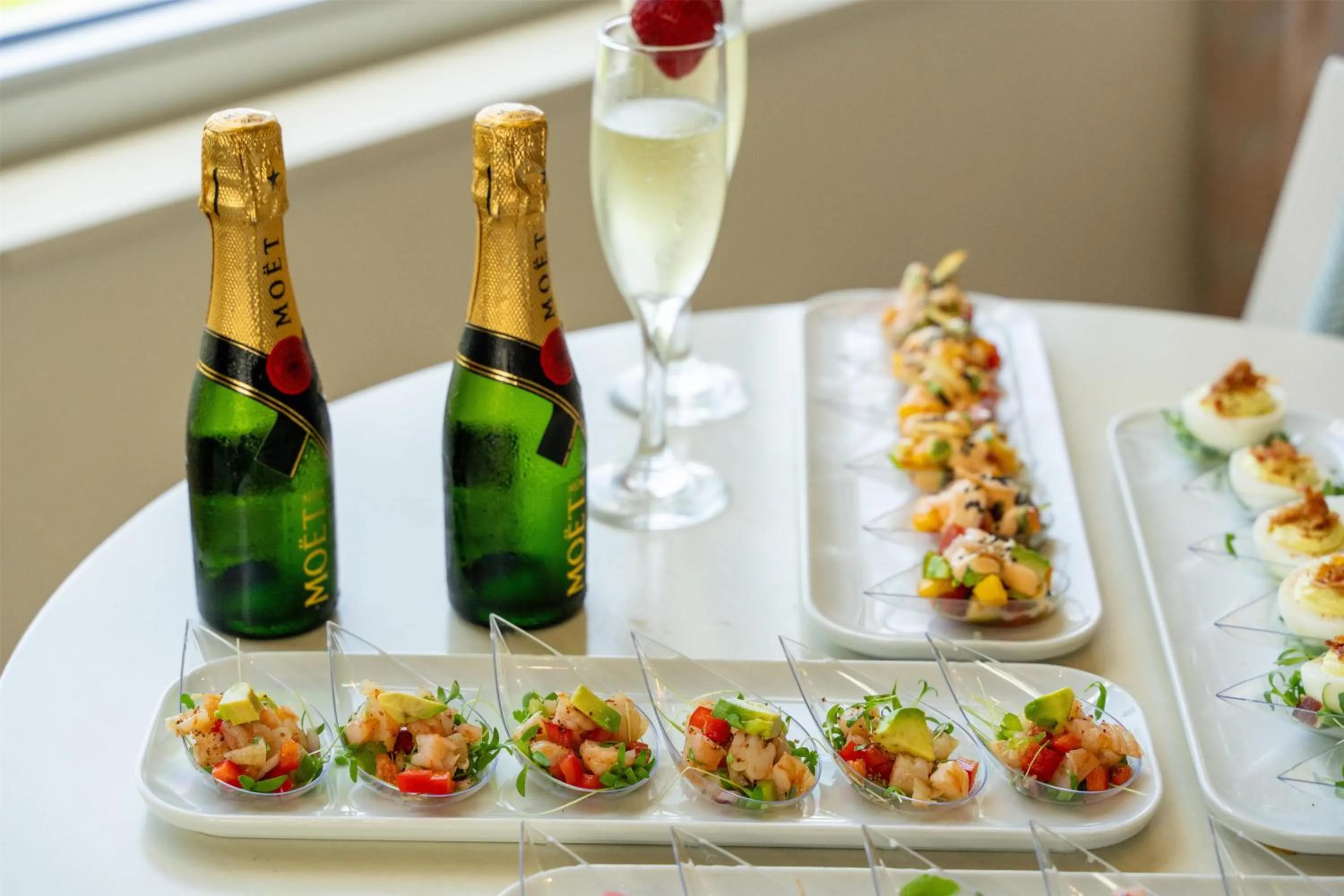 Dining area in The Ellie Beach Resort Myrtle Beach, Tapestry By Hilton