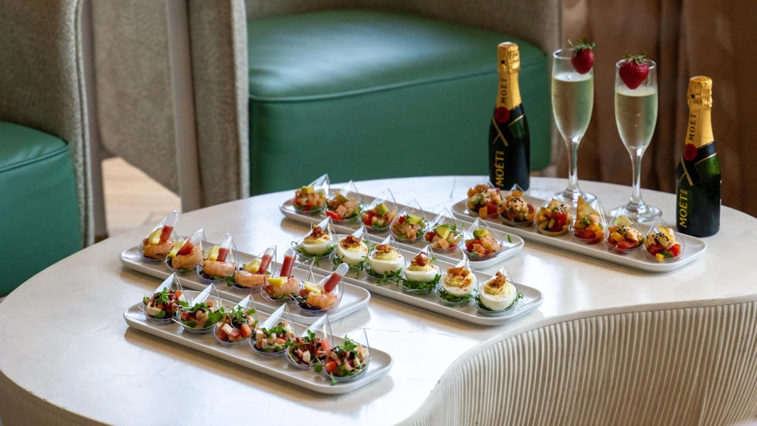 Dining area in The Ellie Beach Resort Myrtle Beach, Tapestry By Hilton