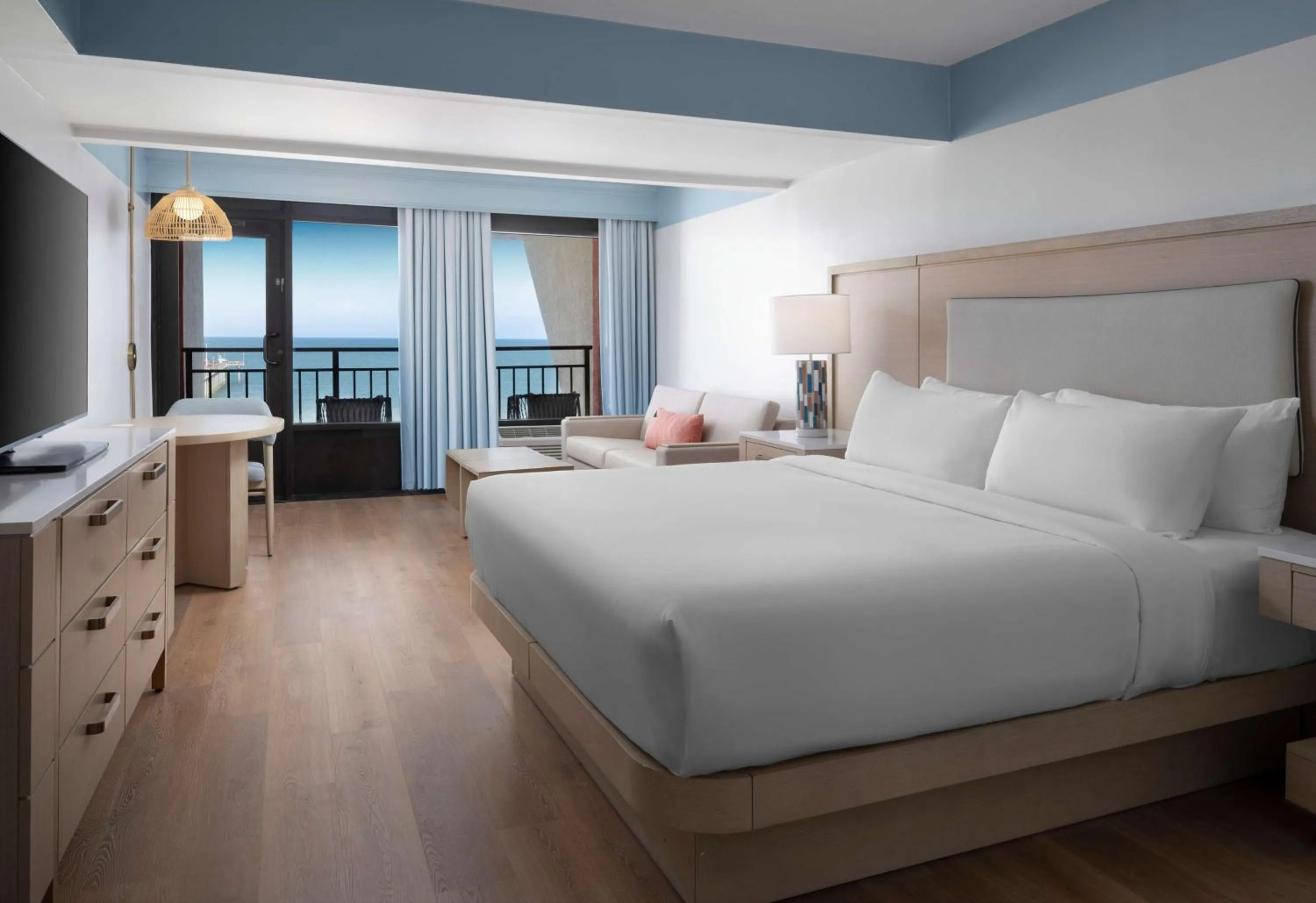 TV and multimedia, Bed in The Ellie Beach Resort Myrtle Beach, Tapestry By Hilton