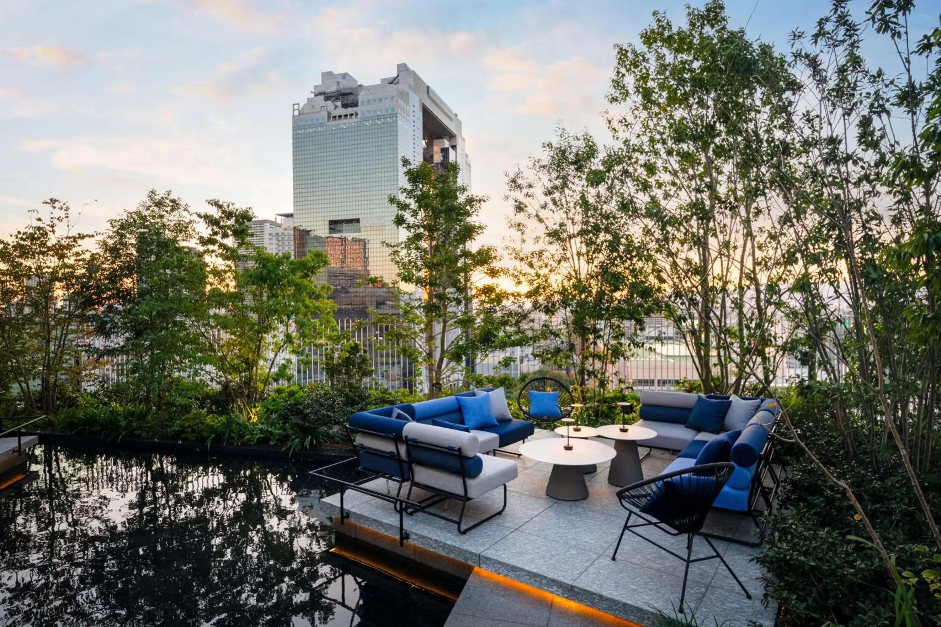 Lounge or bar in Canopy By Hilton Osaka Umeda Lounge or bar in Canopy By Hilton Osaka Umeda