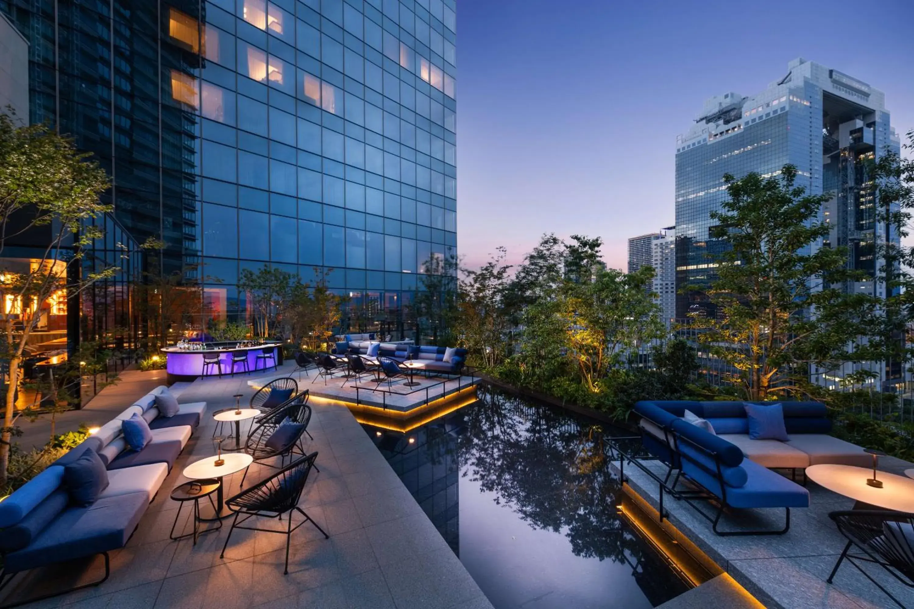 Lounge or bar in Canopy By Hilton Osaka Umeda Lounge or bar in Canopy By Hilton Osaka Umeda