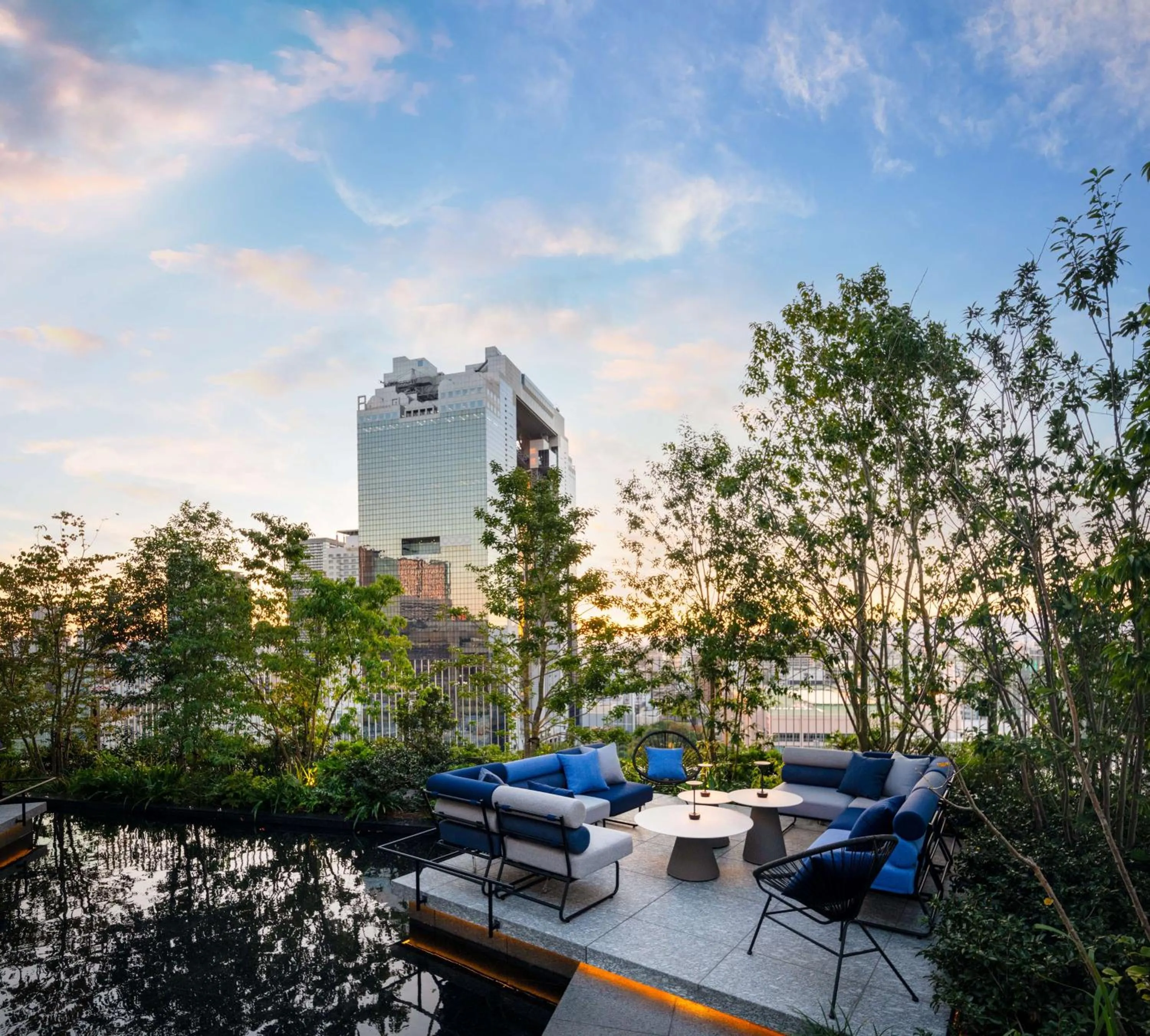 Lounge or bar in Canopy By Hilton Osaka Umeda