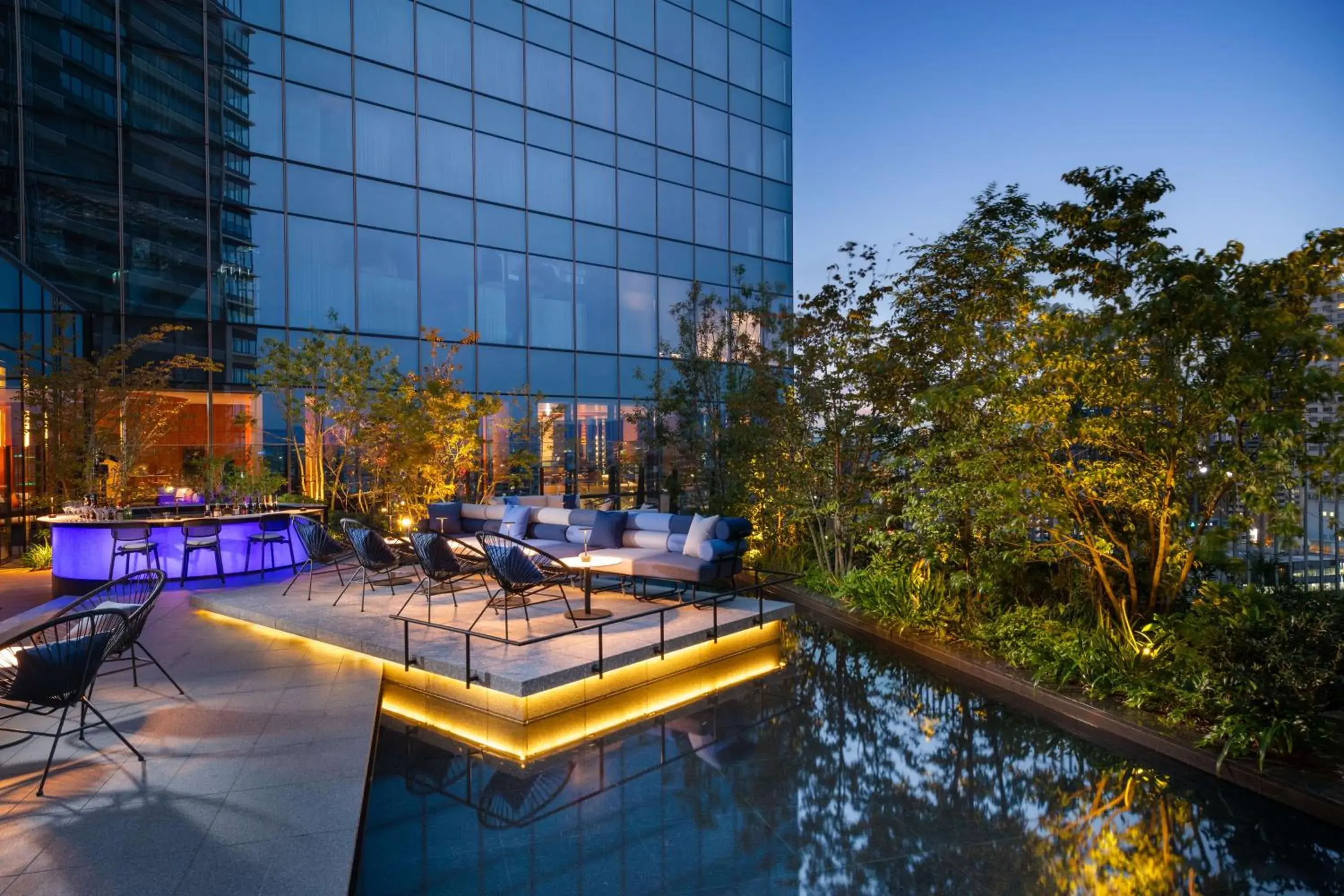 Lounge or bar in Canopy By Hilton Osaka Umeda Lounge or bar in Canopy By Hilton Osaka Umeda