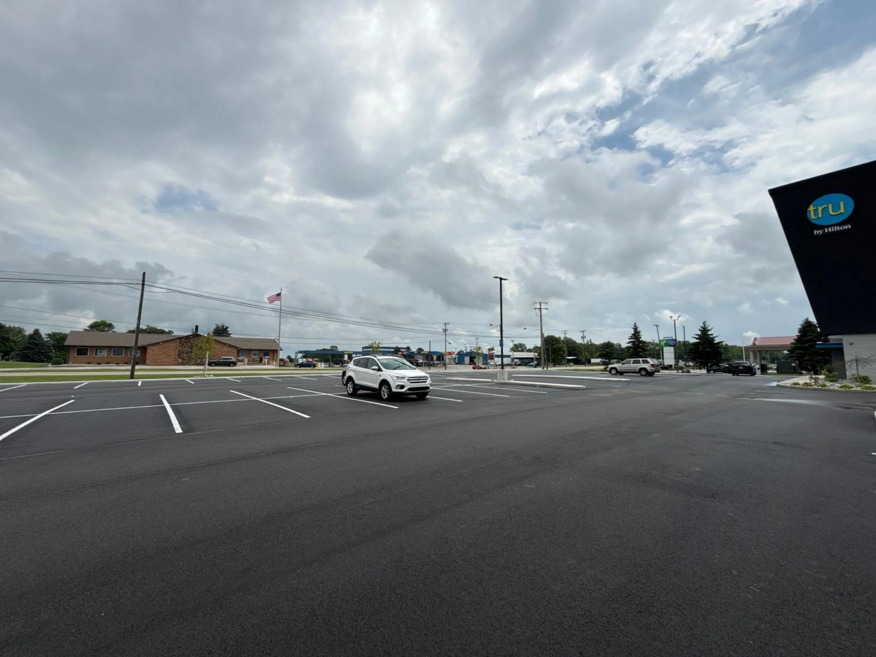 Parking in Tru By Hilton Wauseon