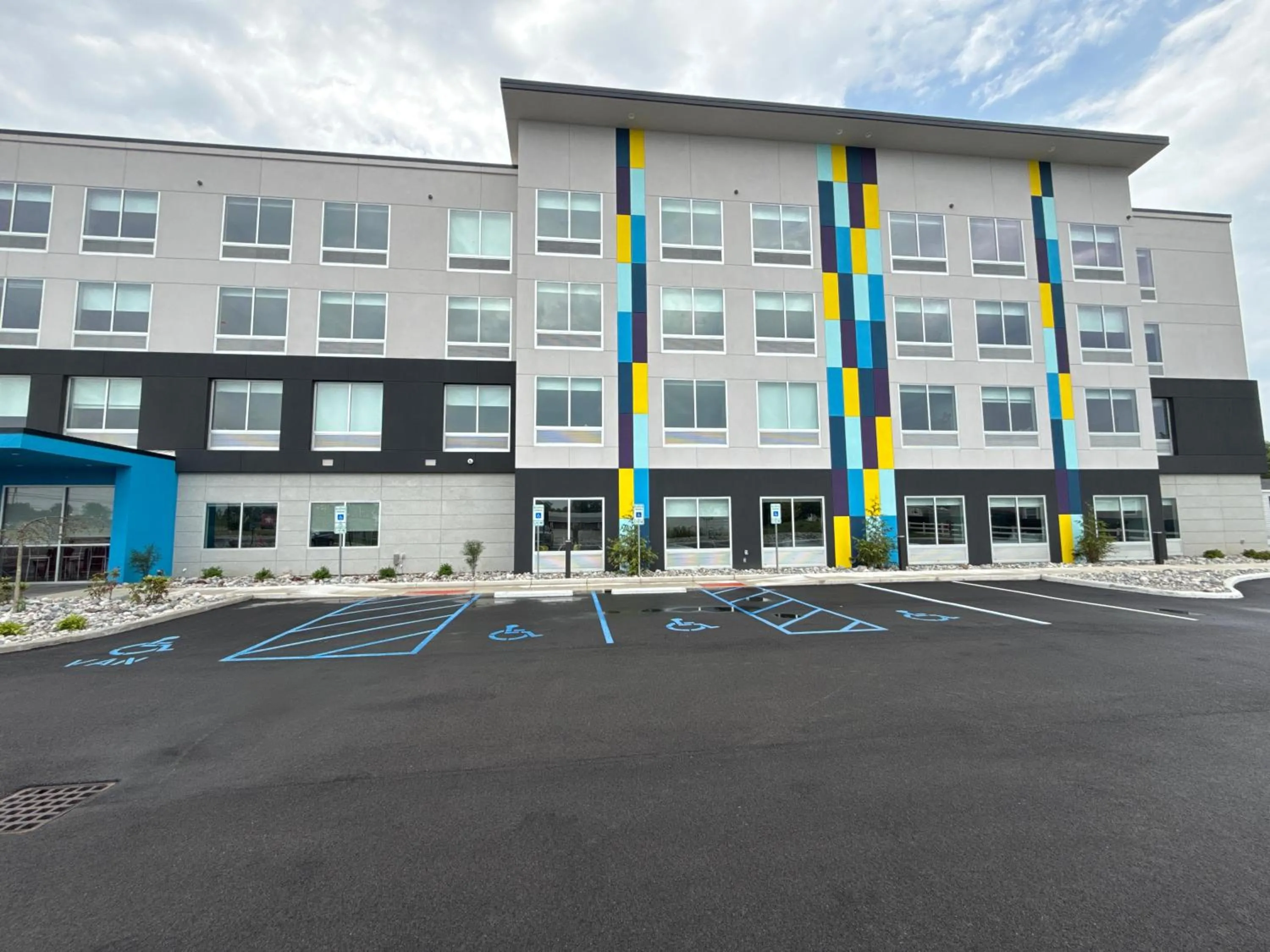 Parking in Tru By Hilton Wauseon