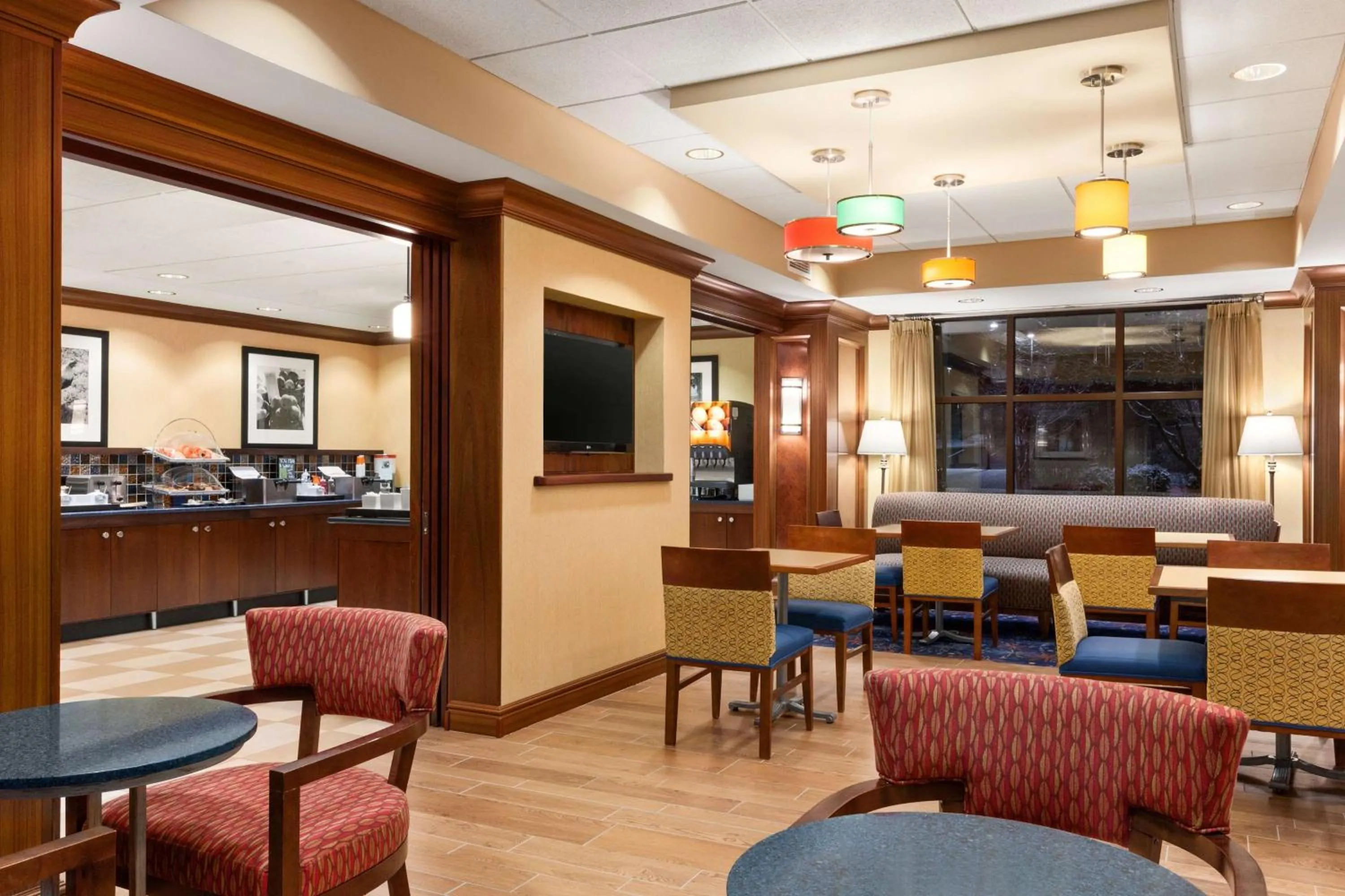 Dining area in Hampton Inn Warrenton, Va