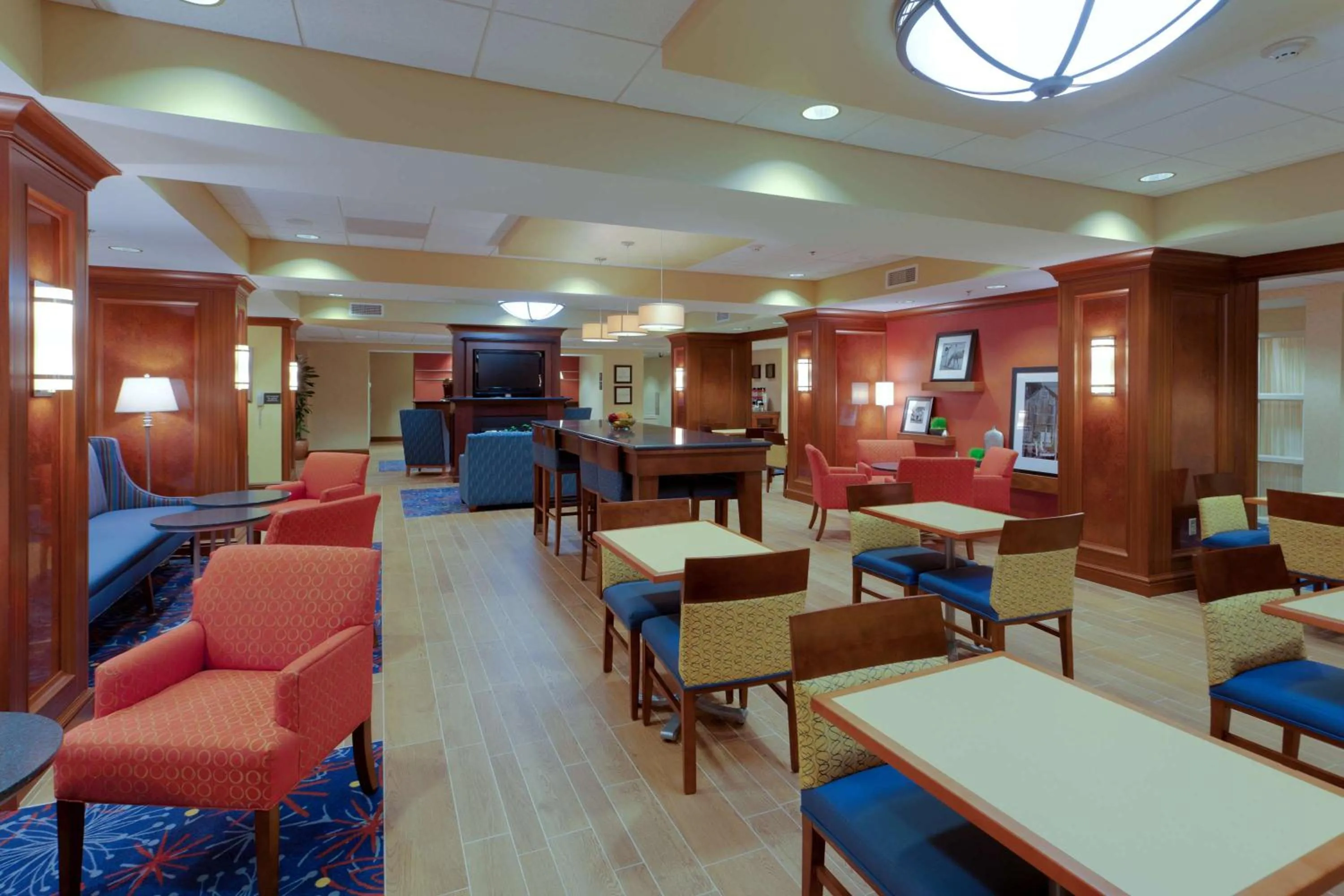 Dining area in Hampton Inn Warrenton, Va