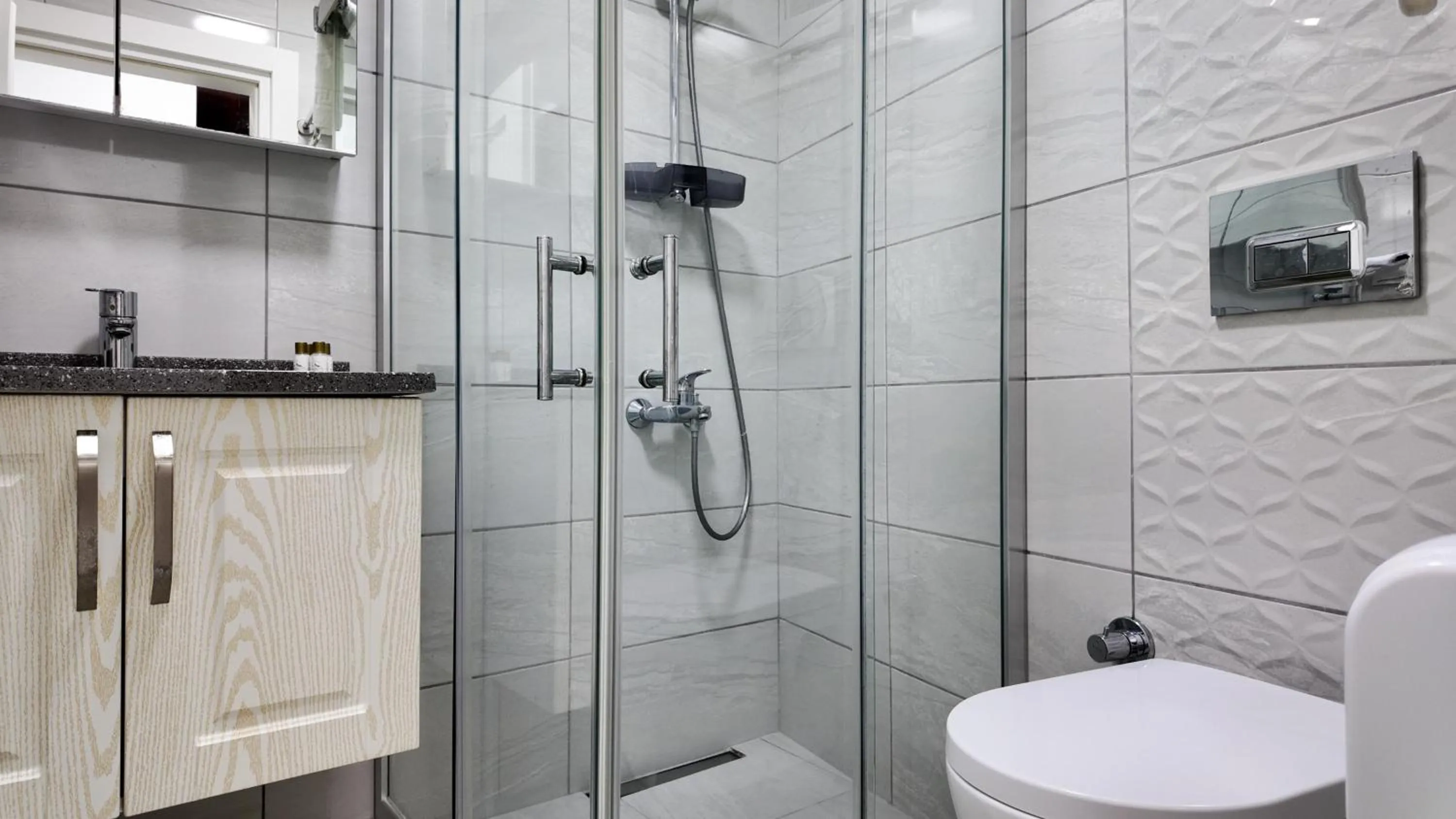 Shower in Lizbonia Hotels Bodrum