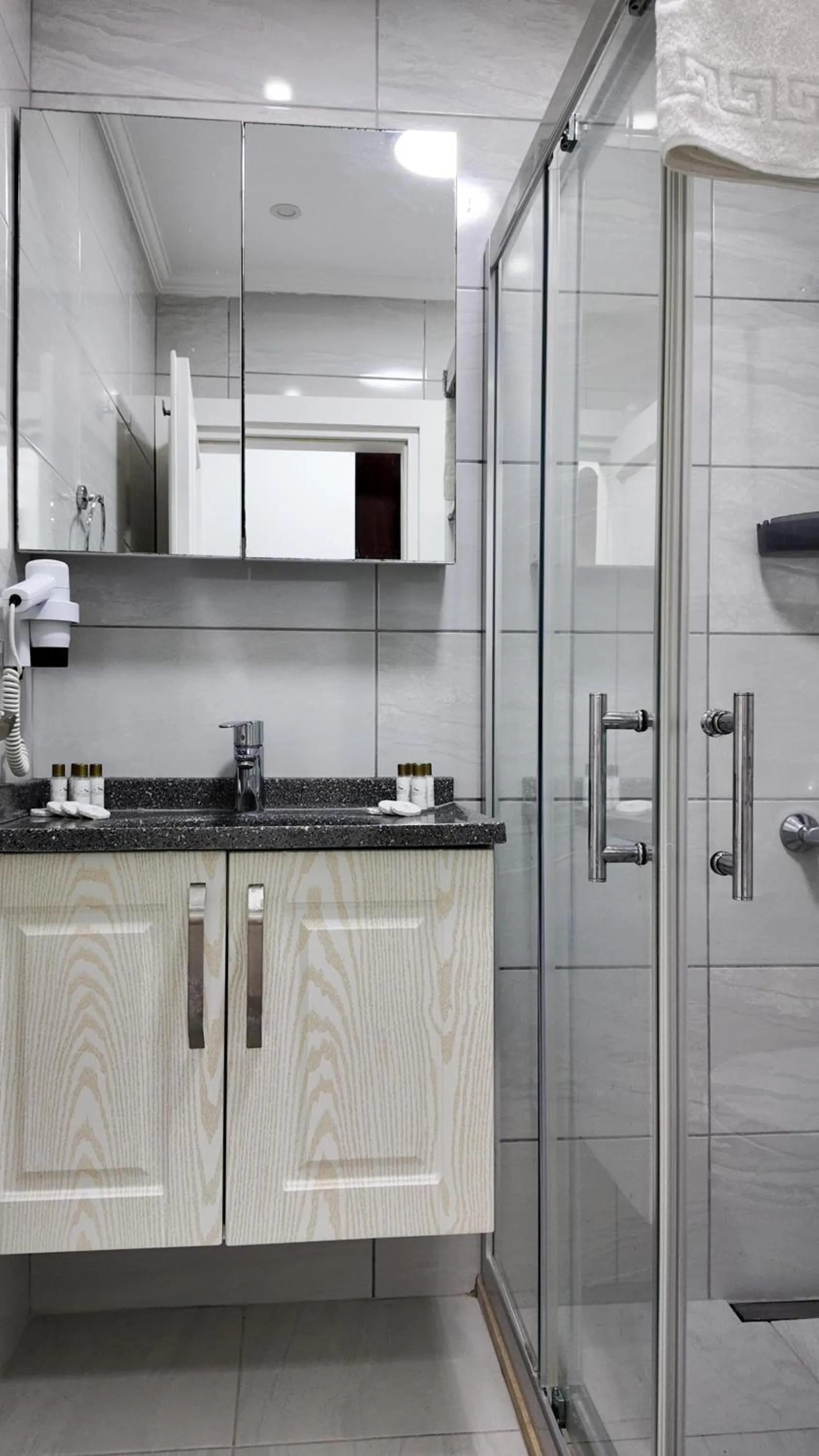 Shower in Lizbonia Hotels Bodrum