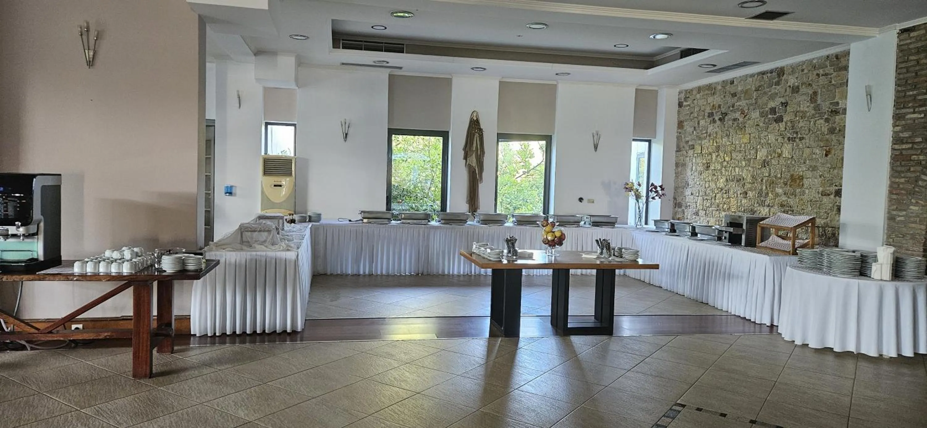 Restaurant/places to eat in Olympic Village Hotel & SPA