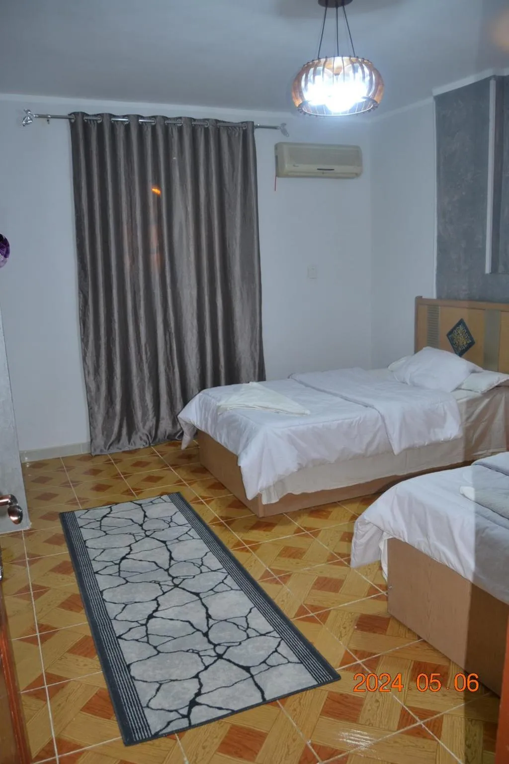 Golden pyramids inn