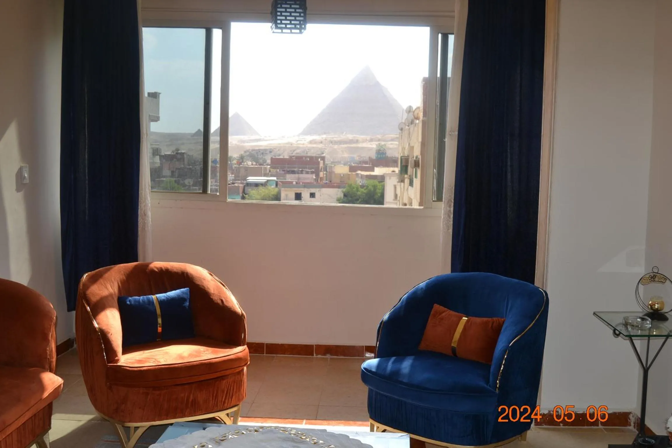 Golden pyramids inn