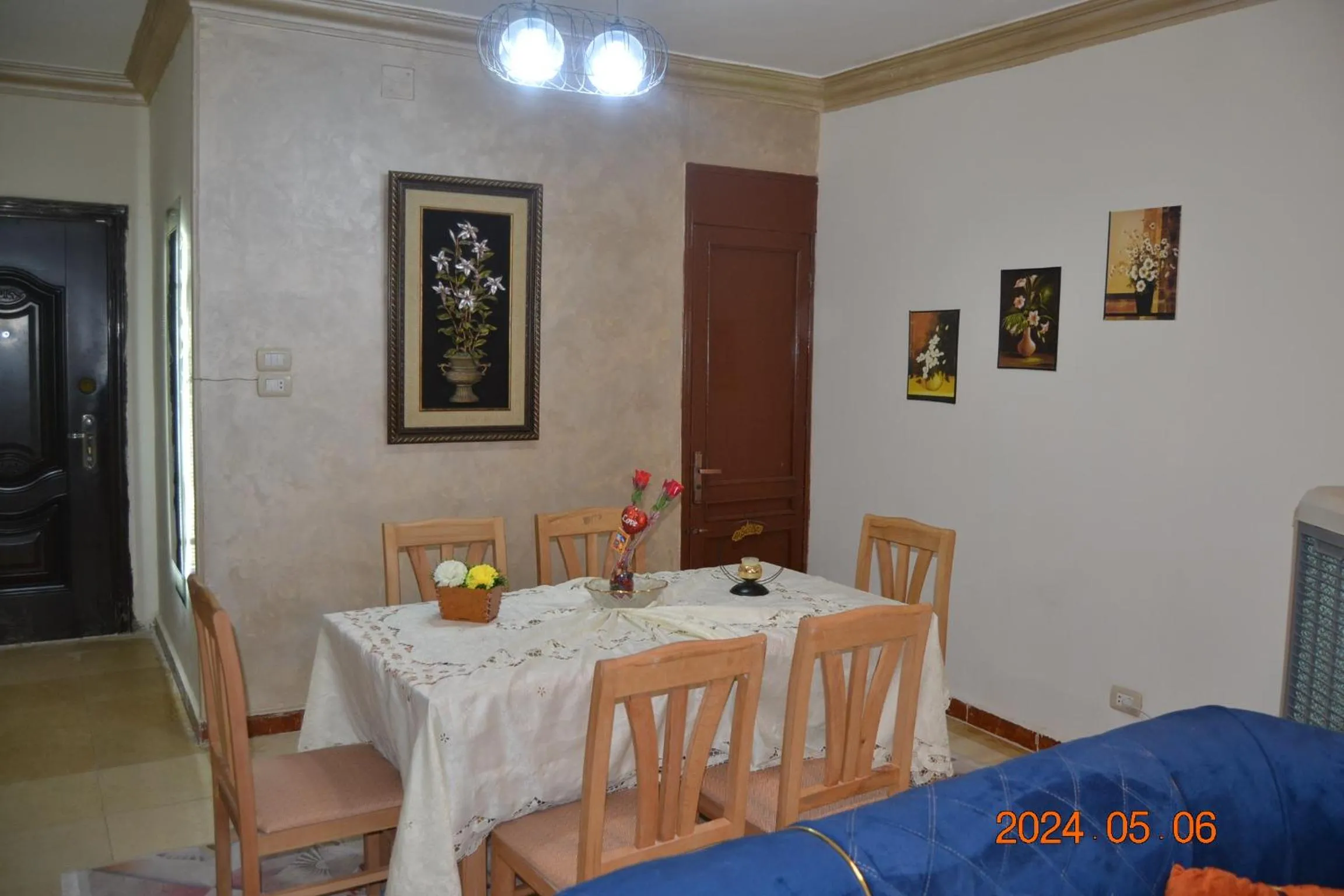 Golden pyramids inn