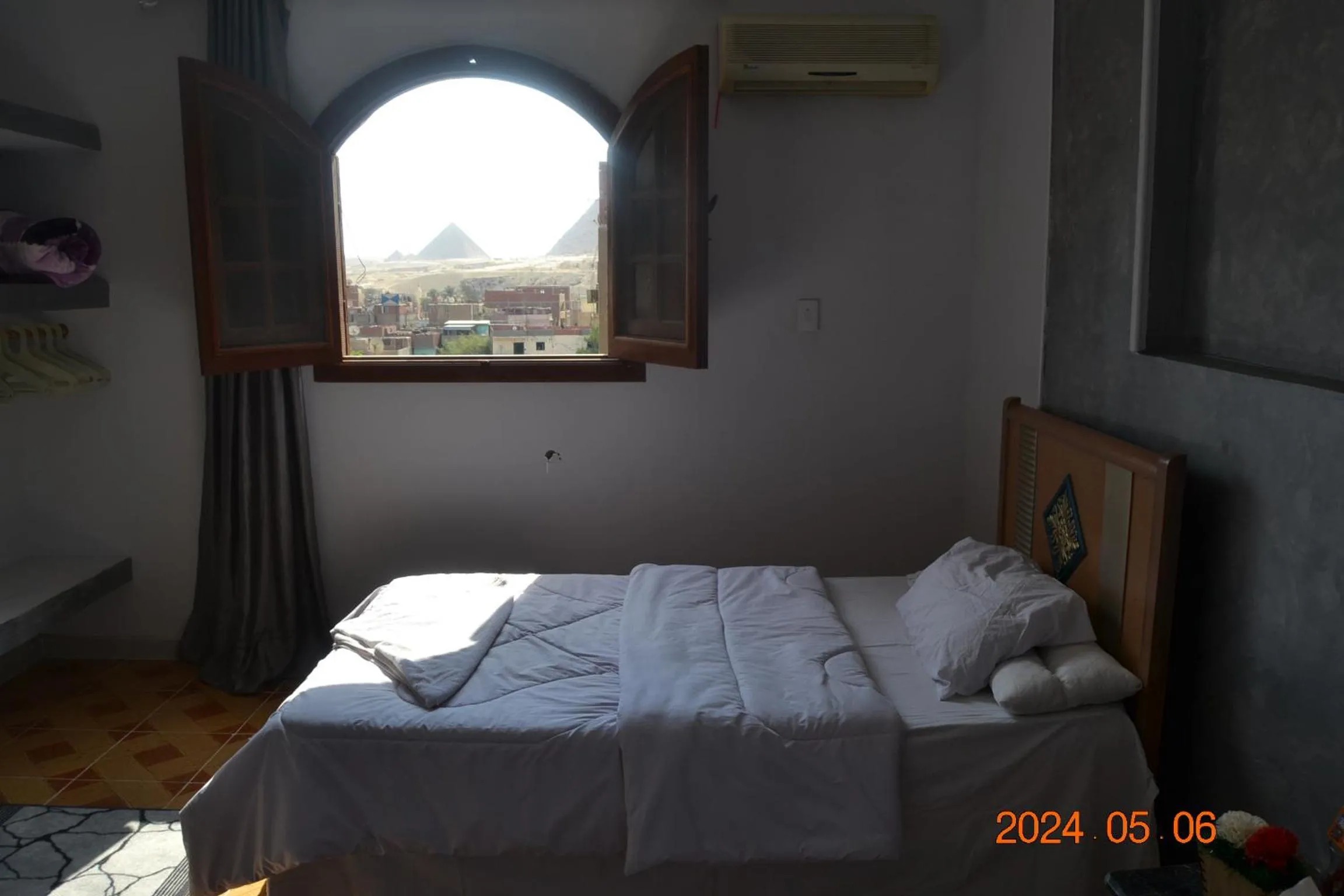 Golden pyramids inn