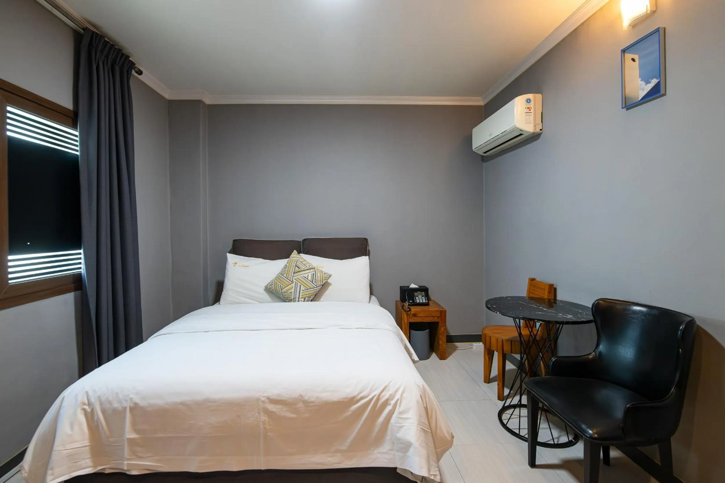 Bed in Gung Business Hotel