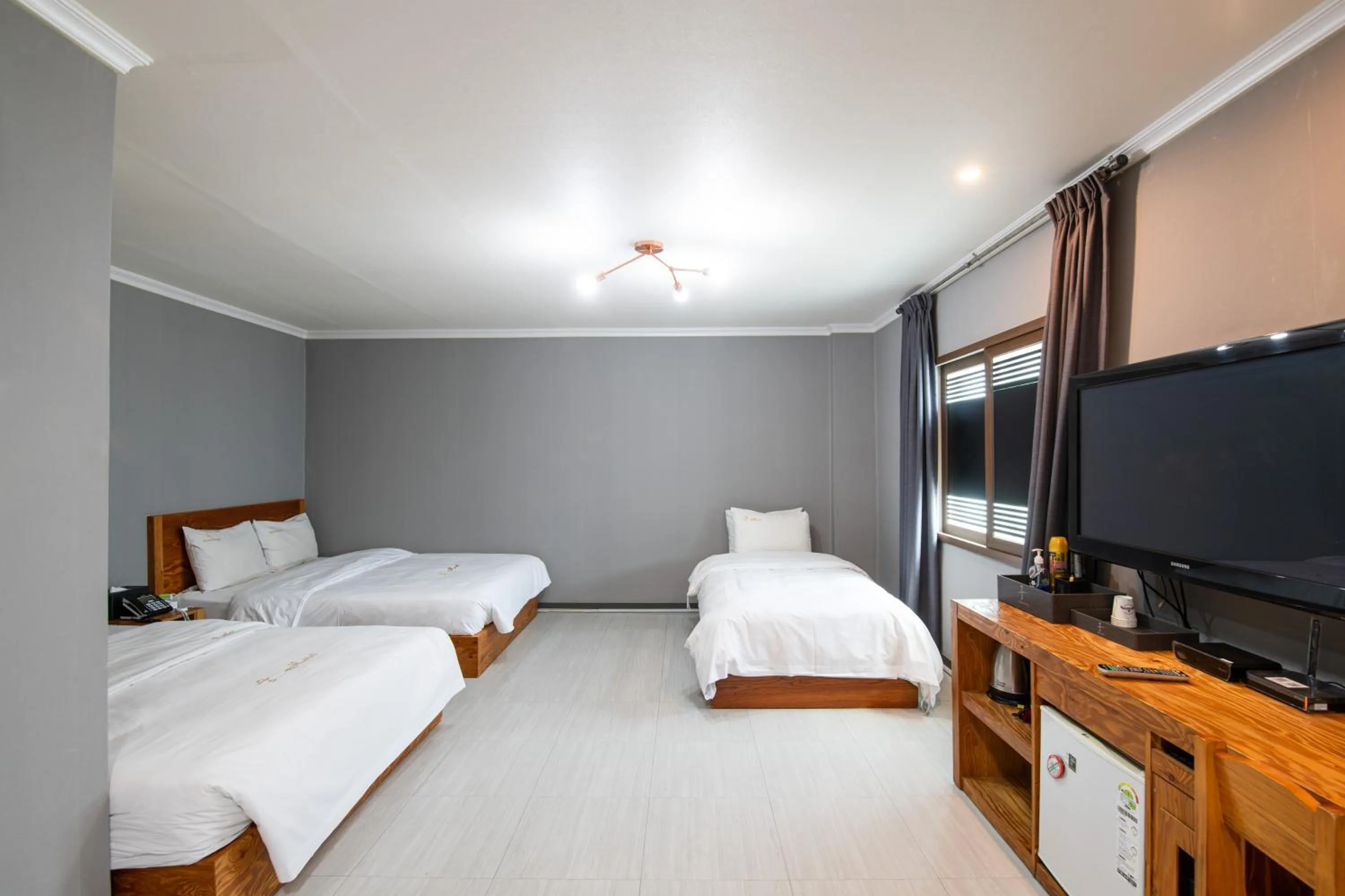 Photo of the whole room, Bed in Gung Business Hotel
