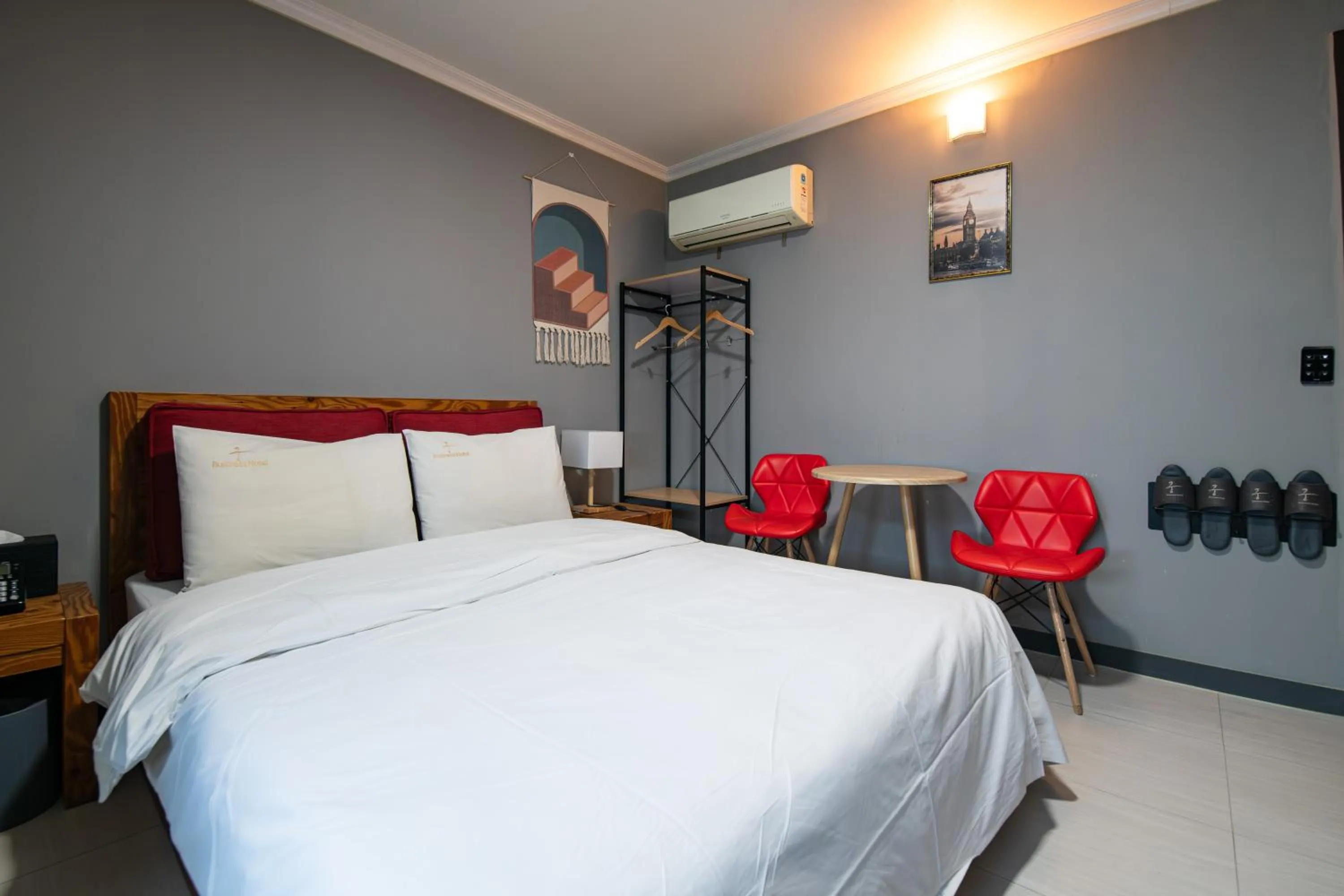 Photo of the whole room, Bed in Gung Business Hotel