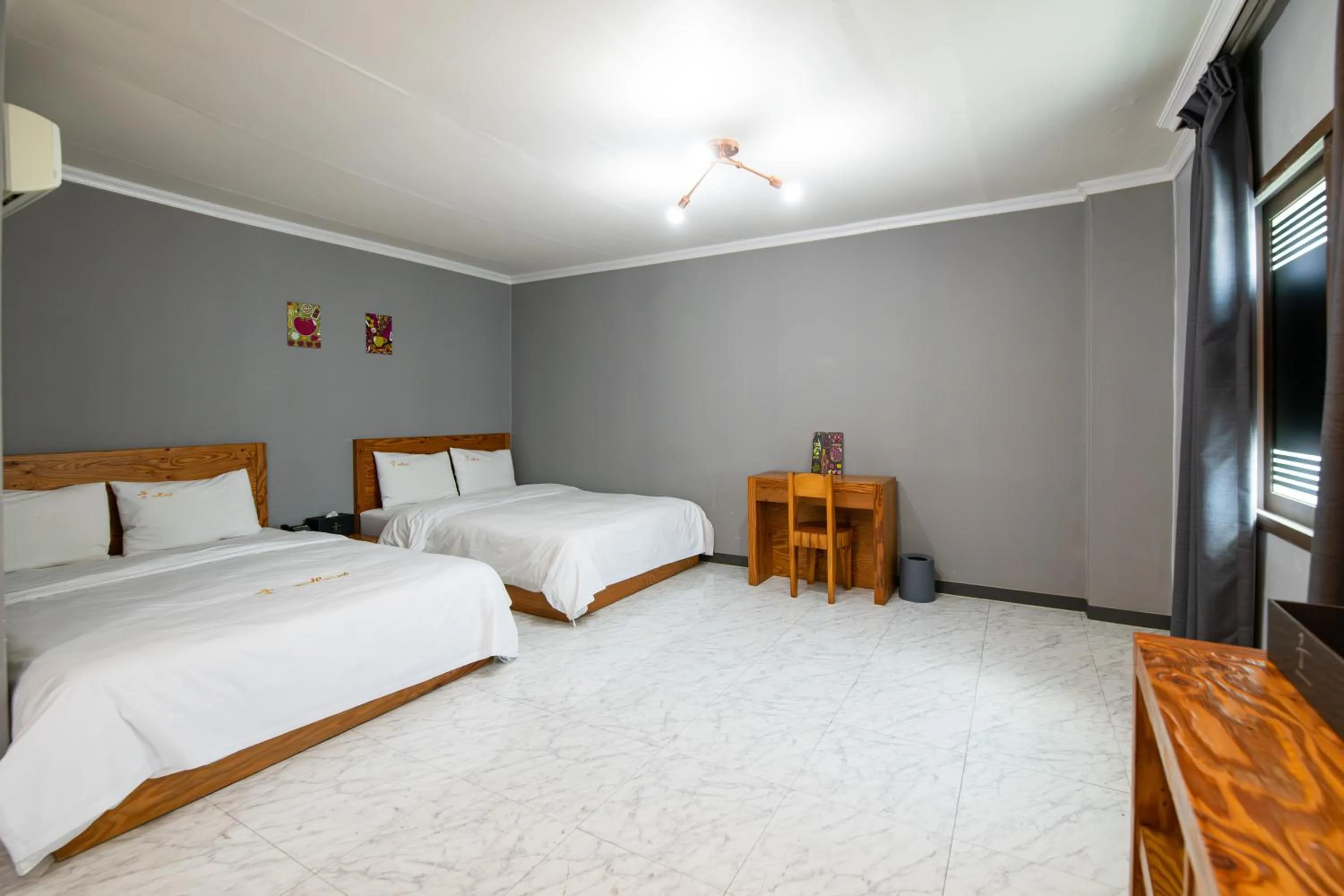 Photo of the whole room, Bed in Gung Business Hotel