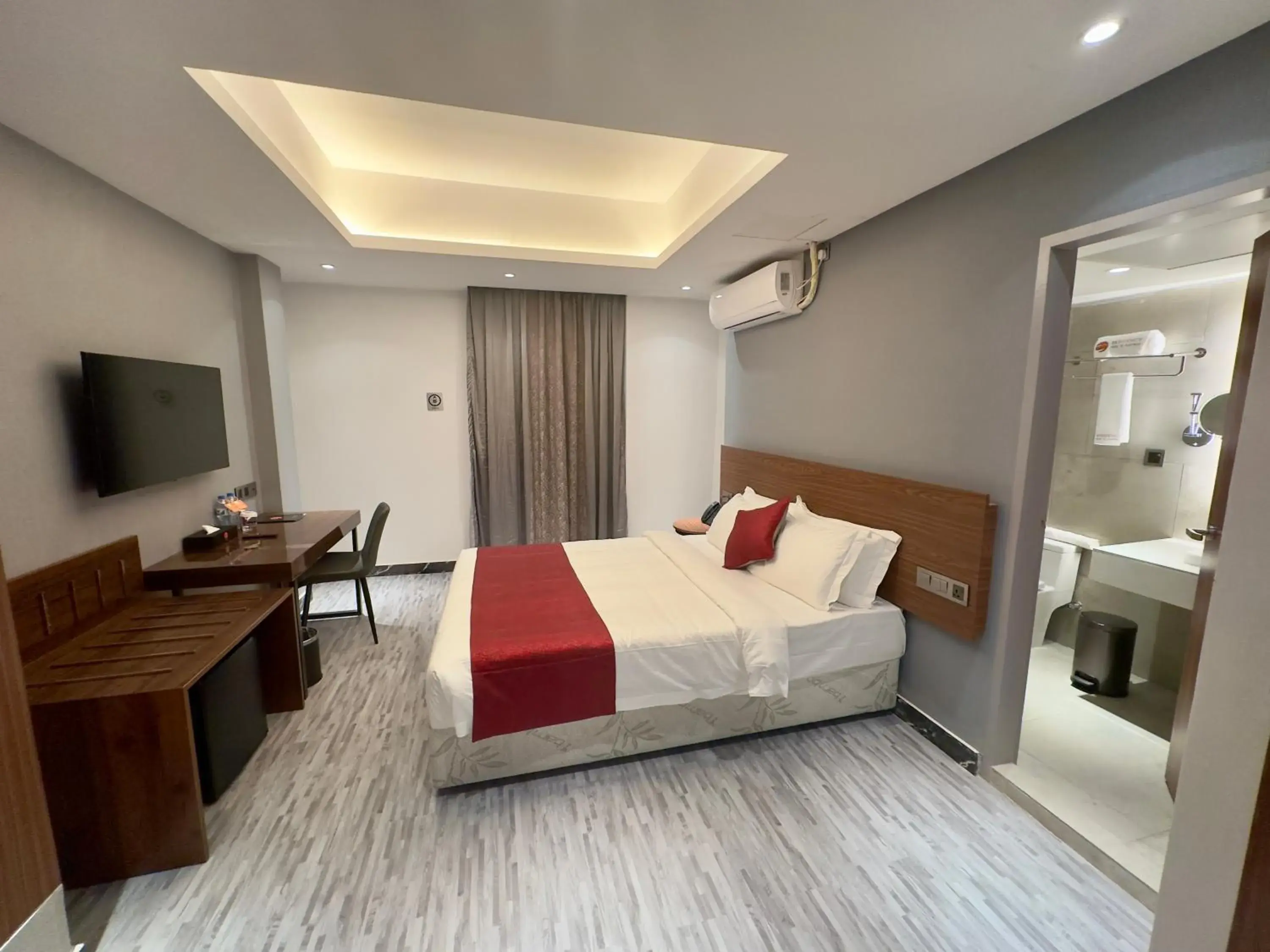 Coffee/tea facilities, Bed in Hotel Omni Residency Baridhara Coffee/tea facilities, Bed in Hotel Omni Residency Baridhara