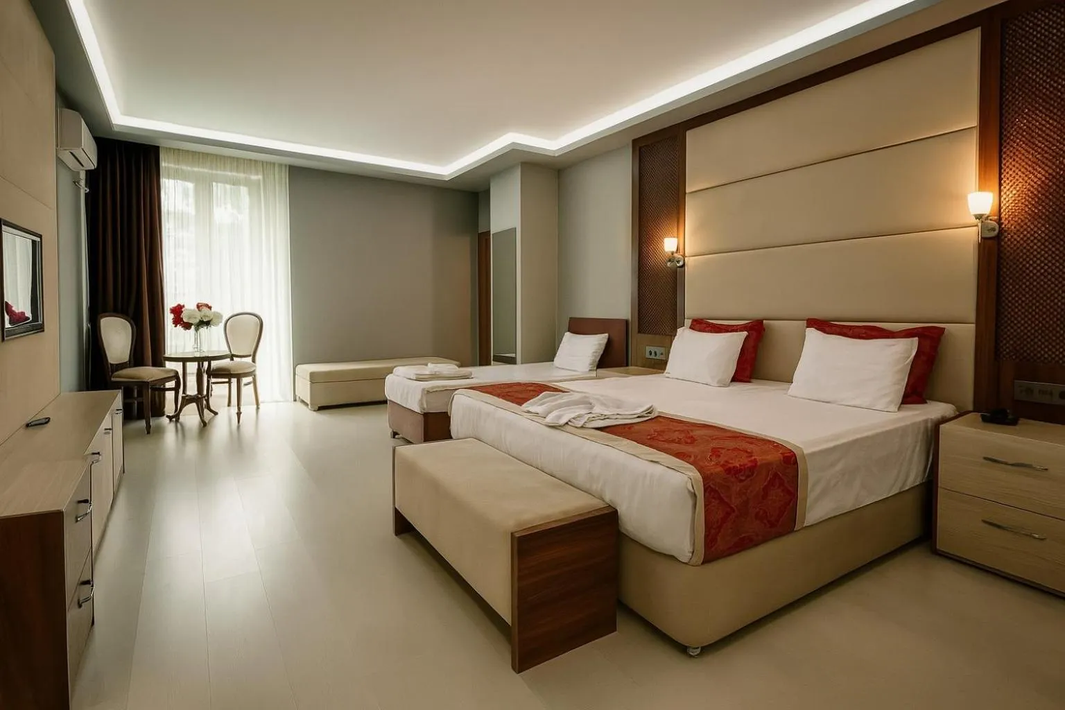 Bedroom, Bed in Cevaher Hotel & Suıtes