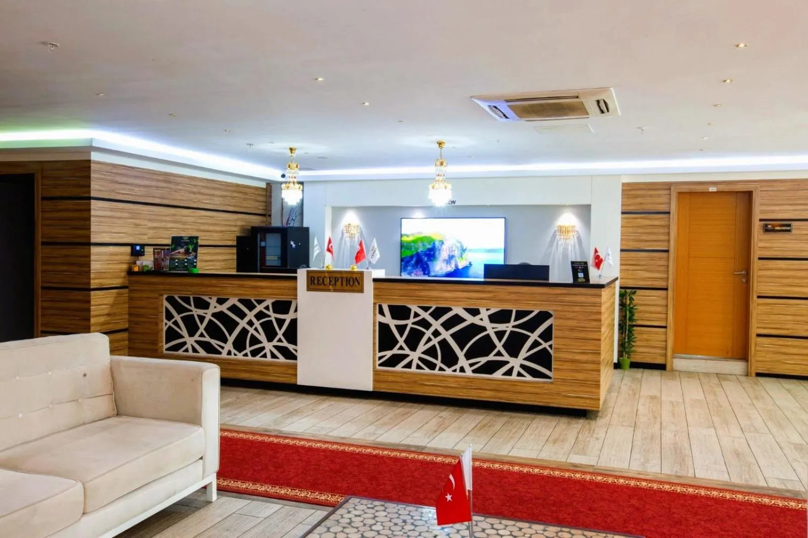 Lobby or reception in Cevaher Hotel & Suıtes