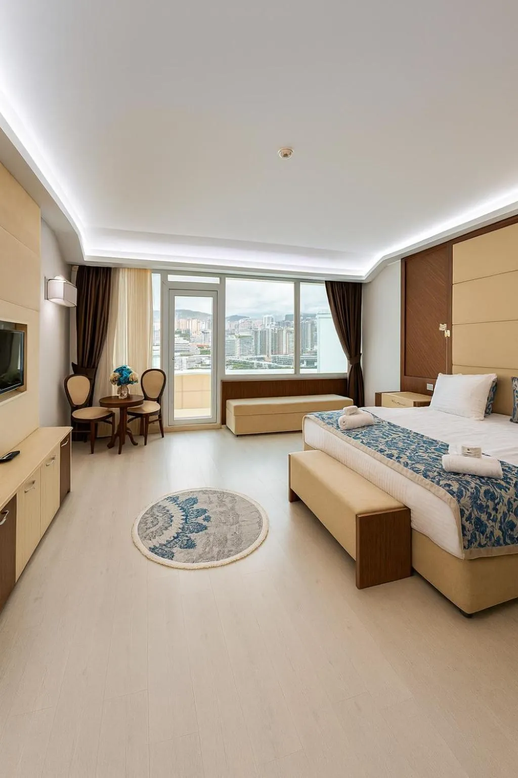 Bedroom, Bed in Cevaher Hotel & Suıtes