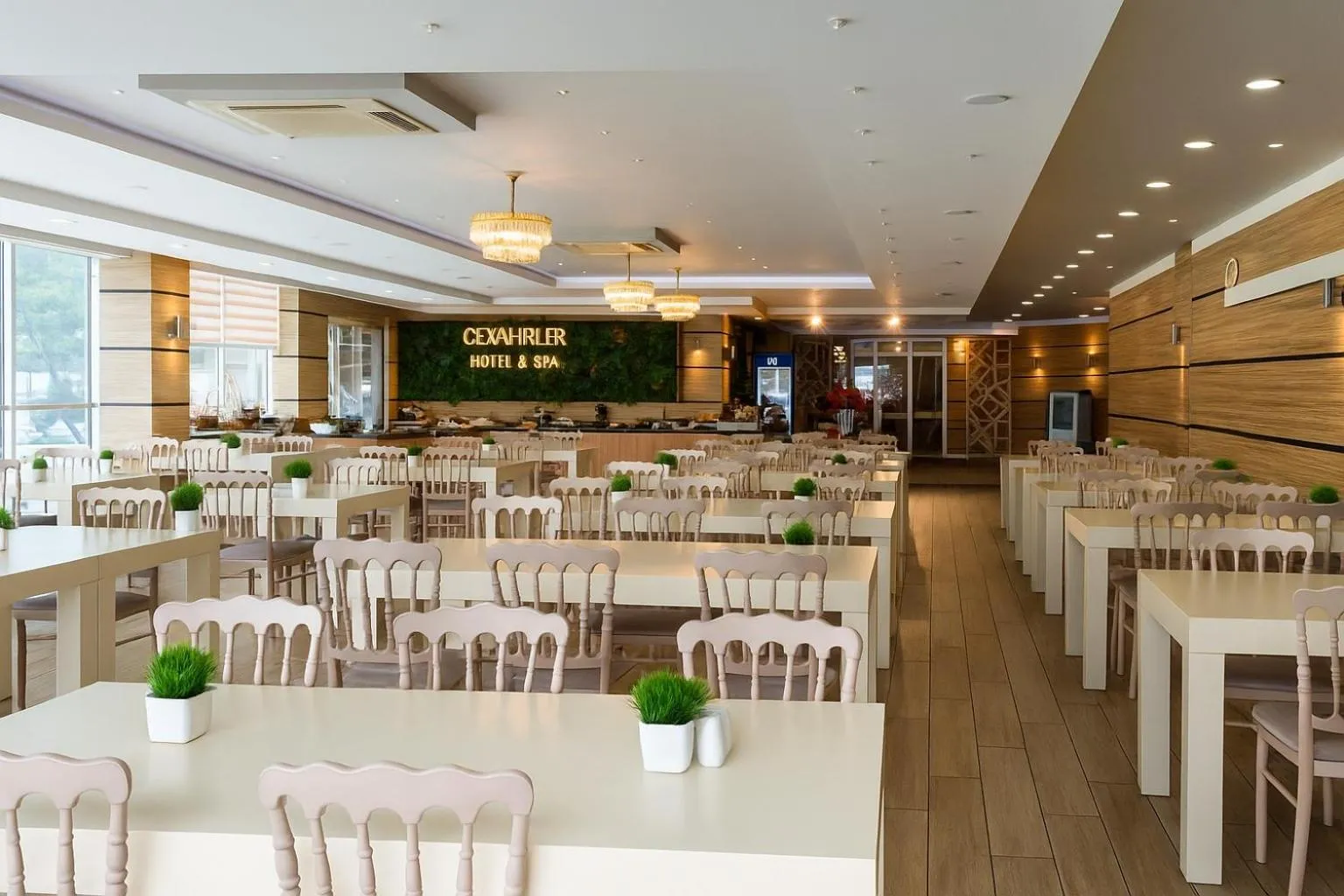 Restaurant/places to eat in Cevaher Hotel & Suıtes