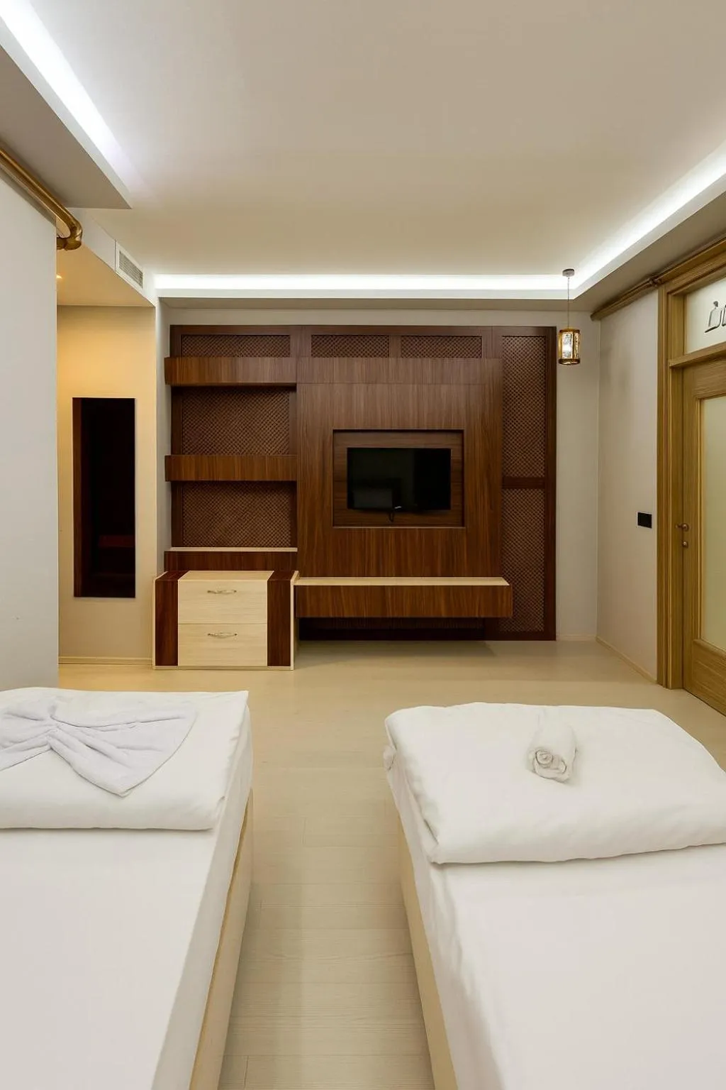 Bedroom, Bed in Cevaher Hotel & Suıtes