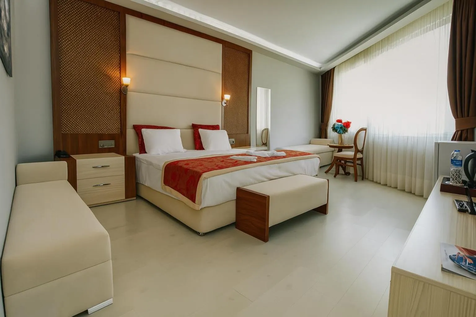 Photo of the whole room, Bed in Cevaher Hotel & Suıtes