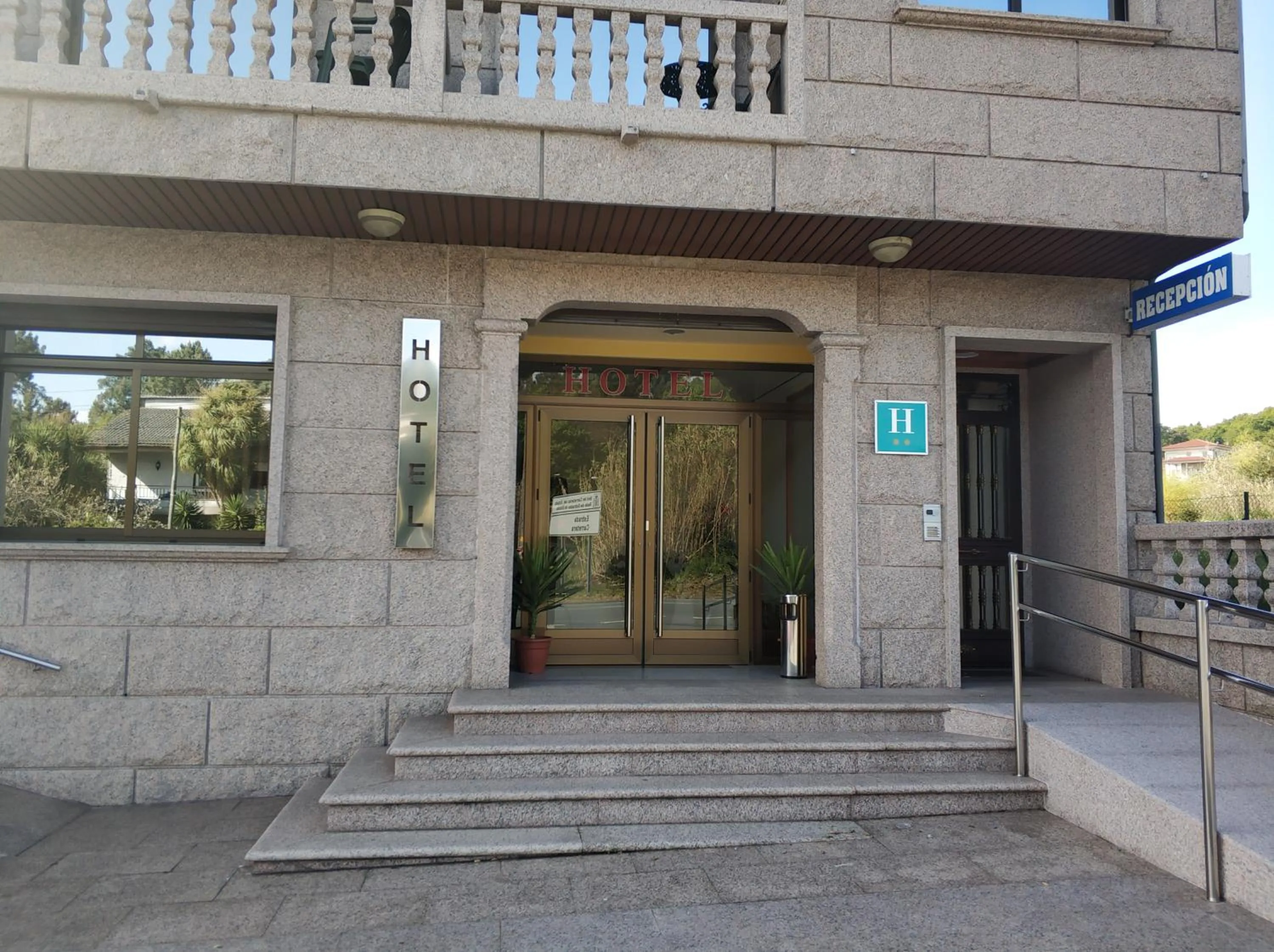 Facade/entrance in Hotel Avión by Bossh! Hotels