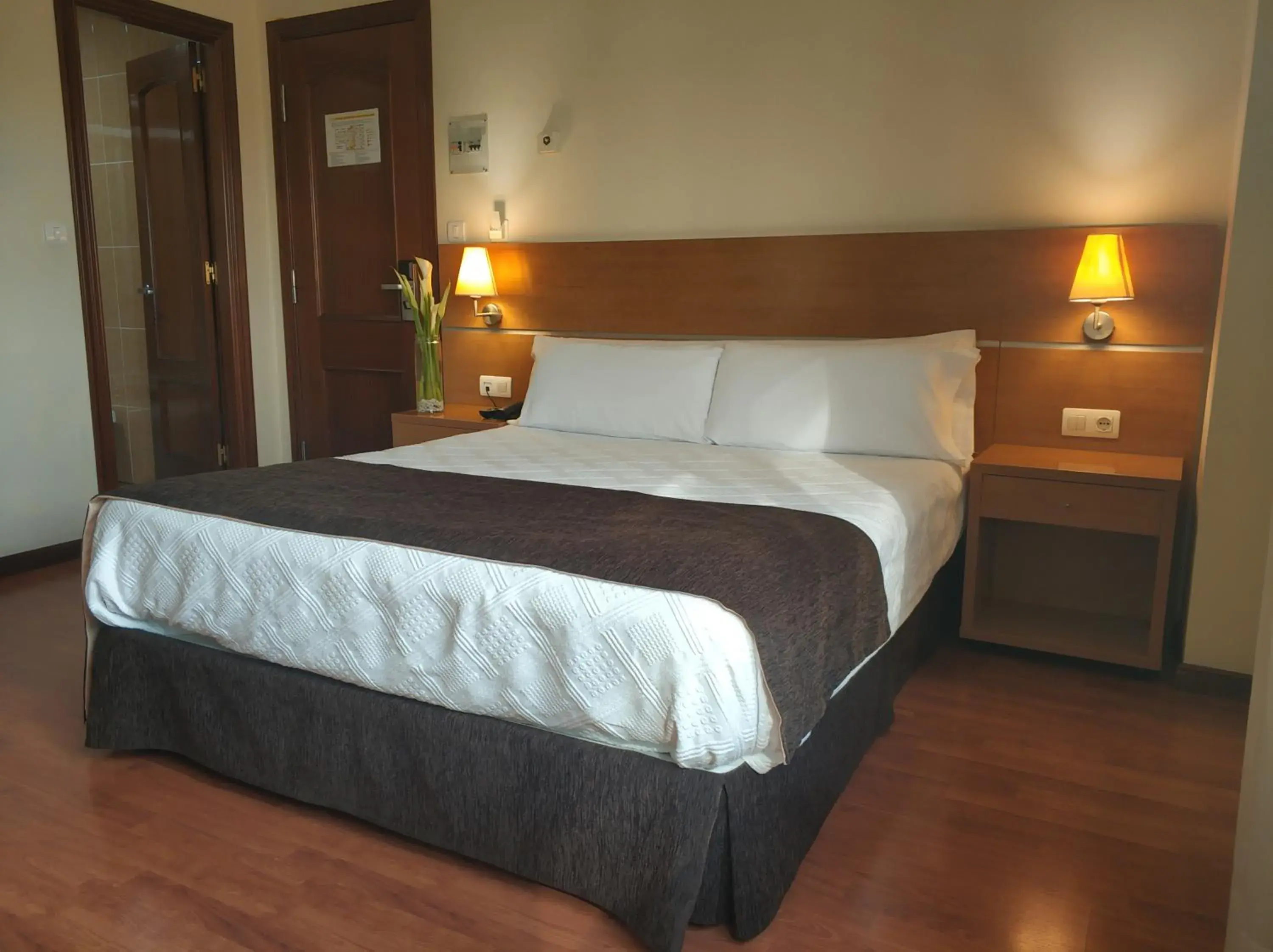 Large Single Room in Hotel Avión by Bossh! Hotels Large Single Room in Hotel Avión by Bossh! Hotels