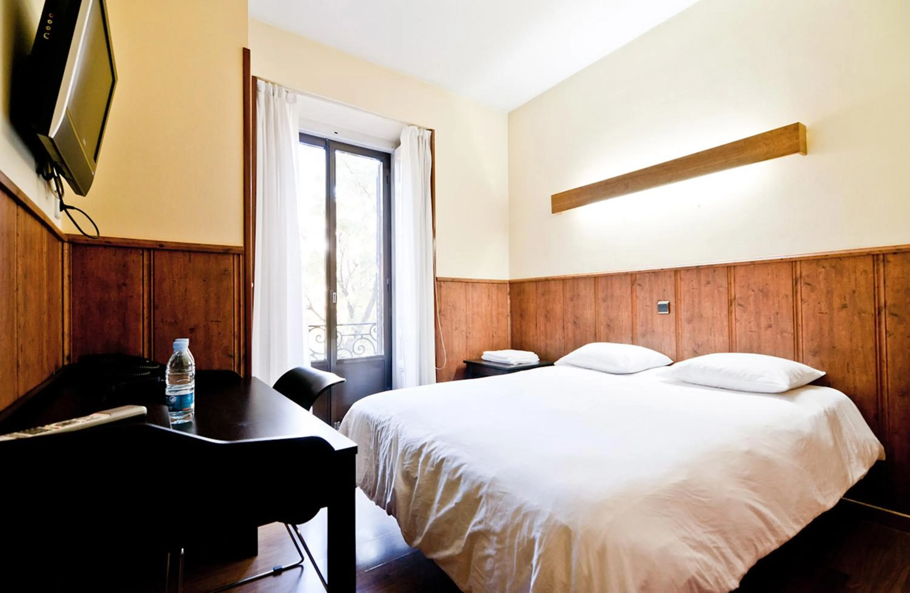 Photo of the whole room, Bed in Hostal Asunción