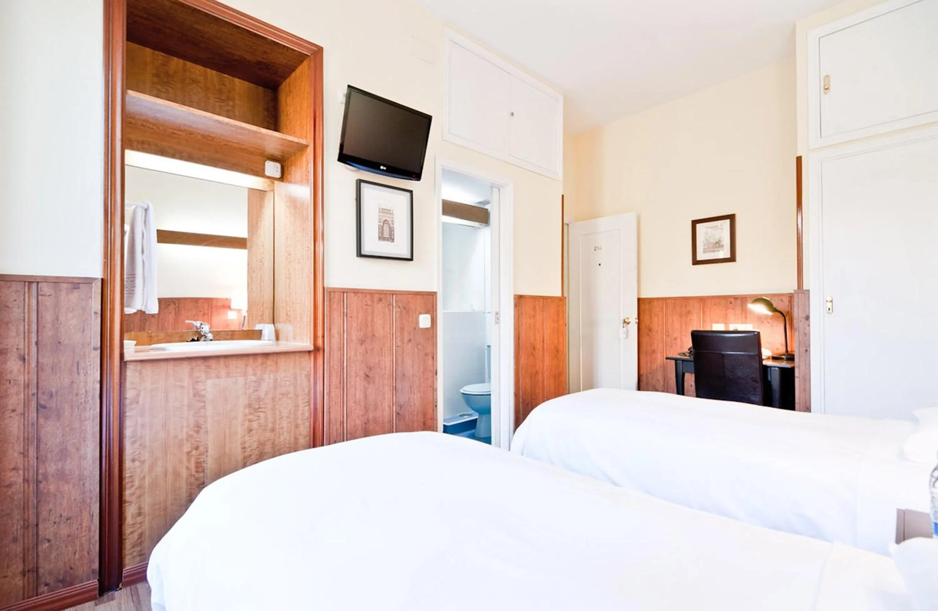 Photo of the whole room, Bed in Hostal Asunción