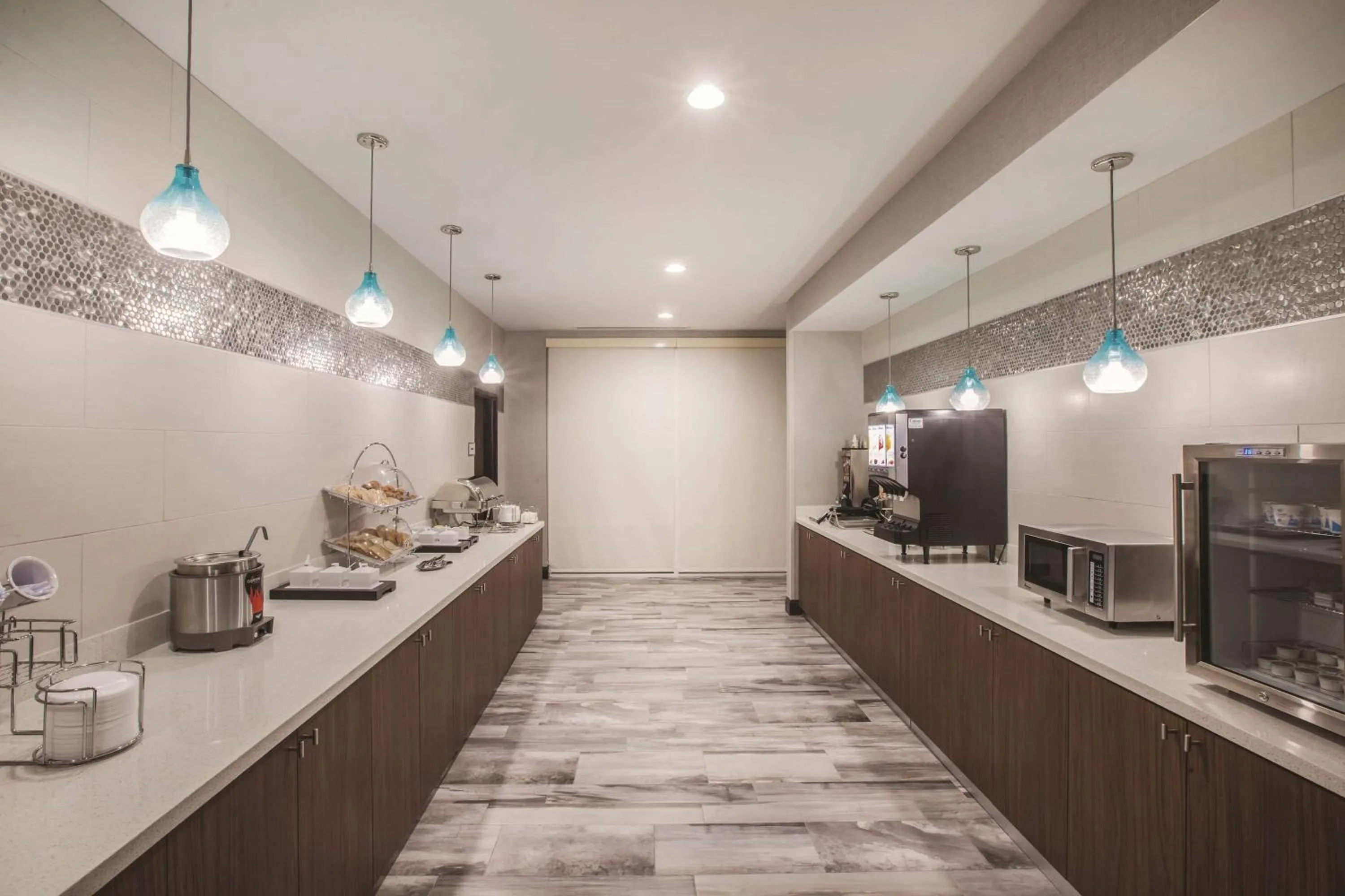 Breakfast in La Quinta Inn & Suites Port Allen La