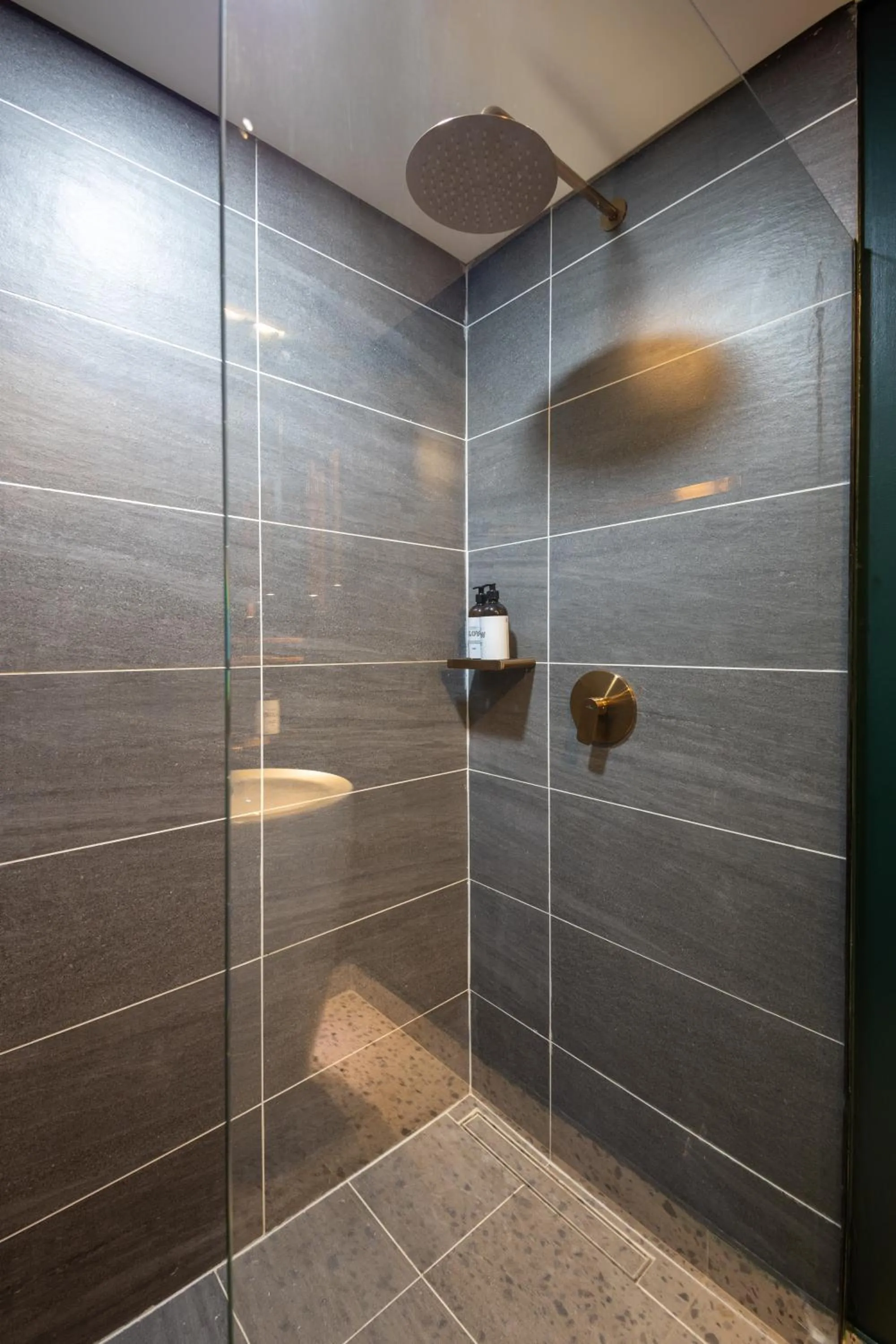 Shower in The O by Seekers Medellín