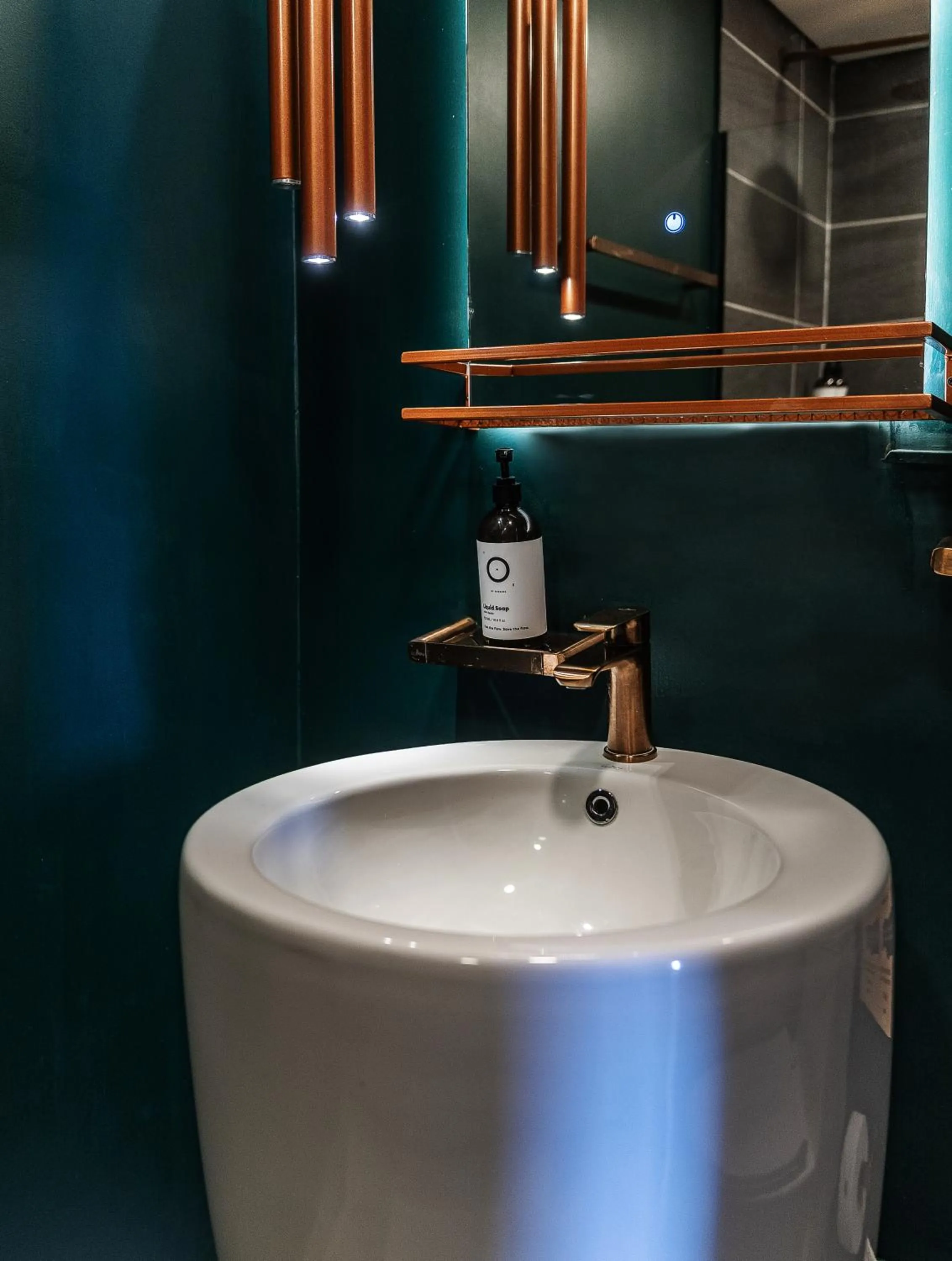 Bathroom in The O by Seekers Medellín