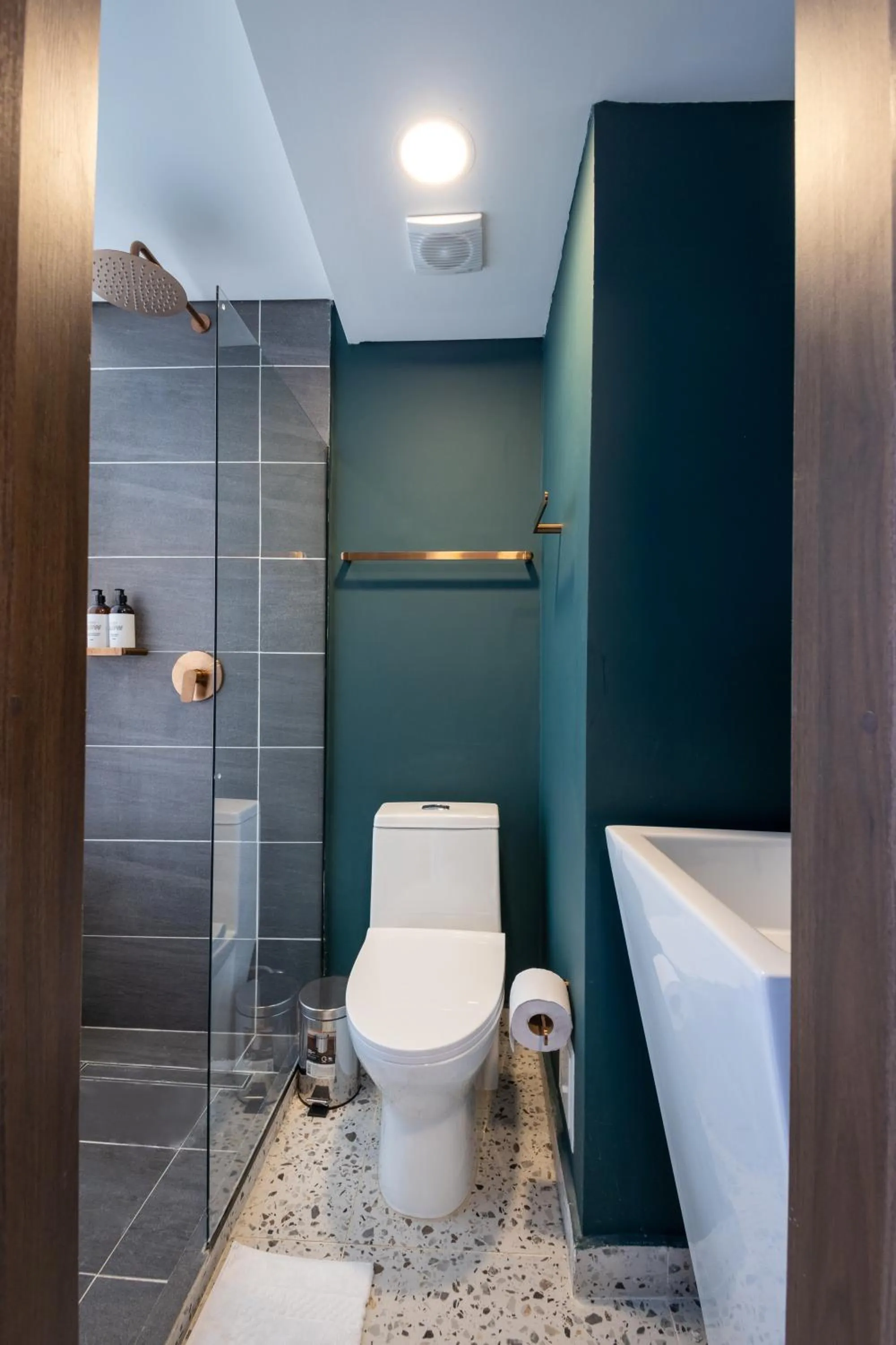 Bathroom in The O by Seekers Medellín