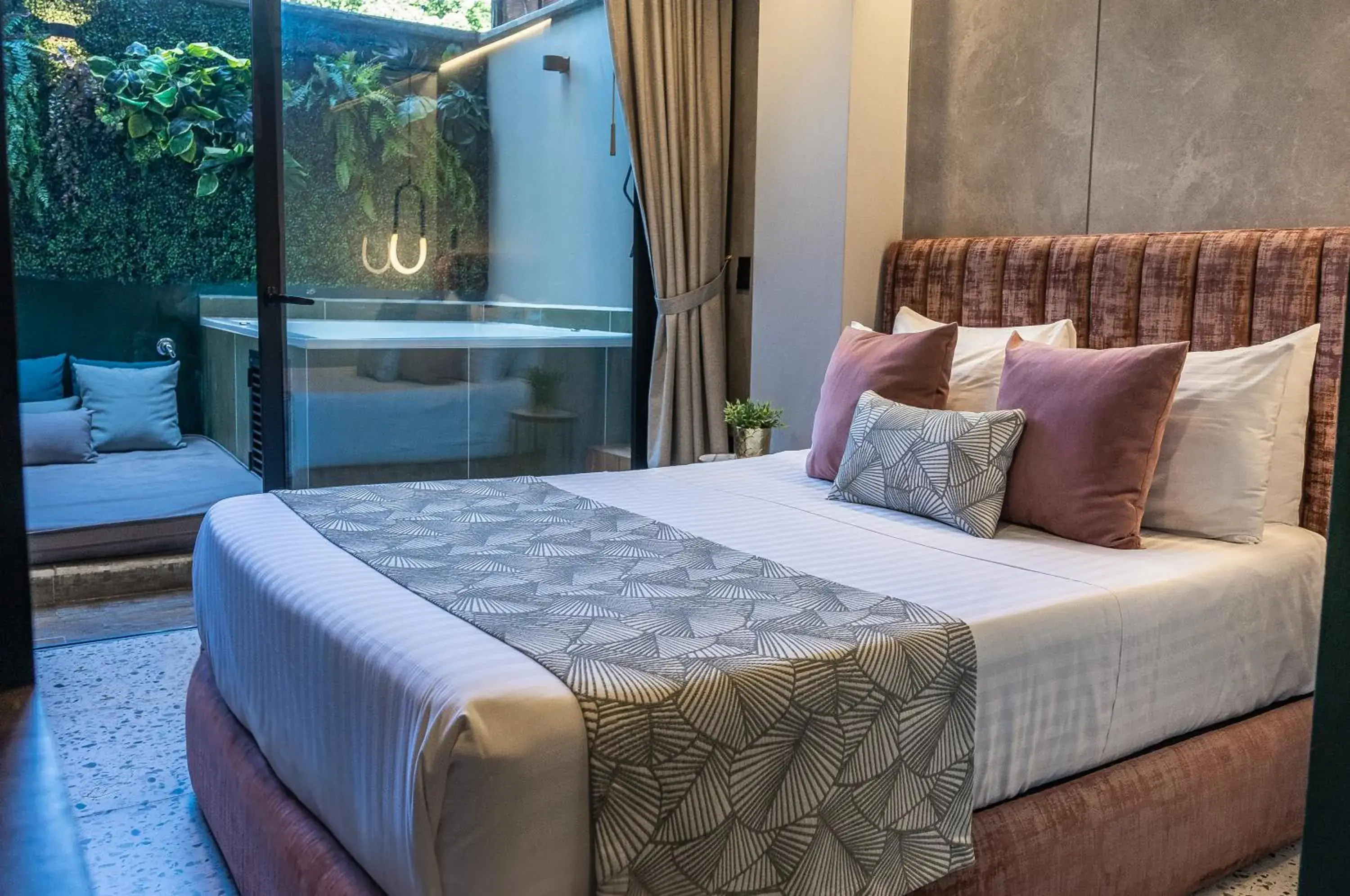 Superior Double Room with Hot Tub in The O by Seekers Medellín Superior Double Room with Hot Tub in The O by Seekers Medellín