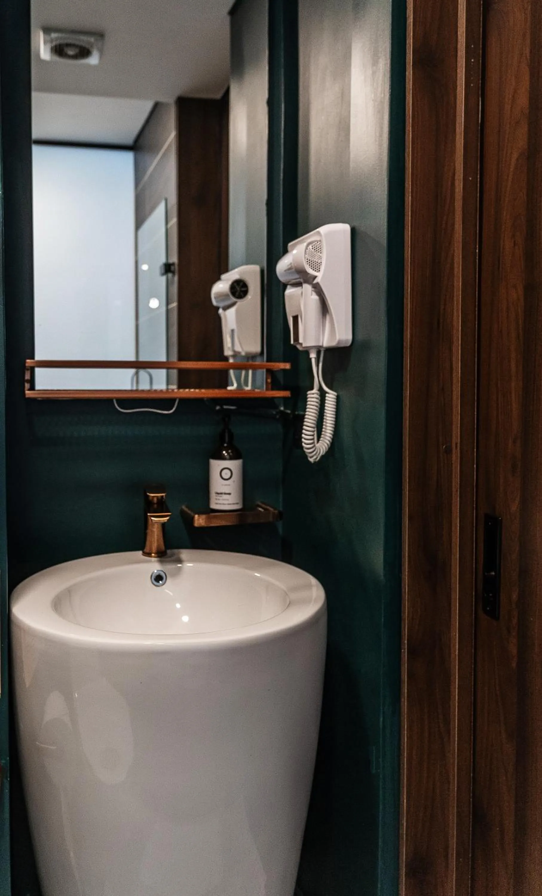 Bathroom in The O by Seekers Medellín