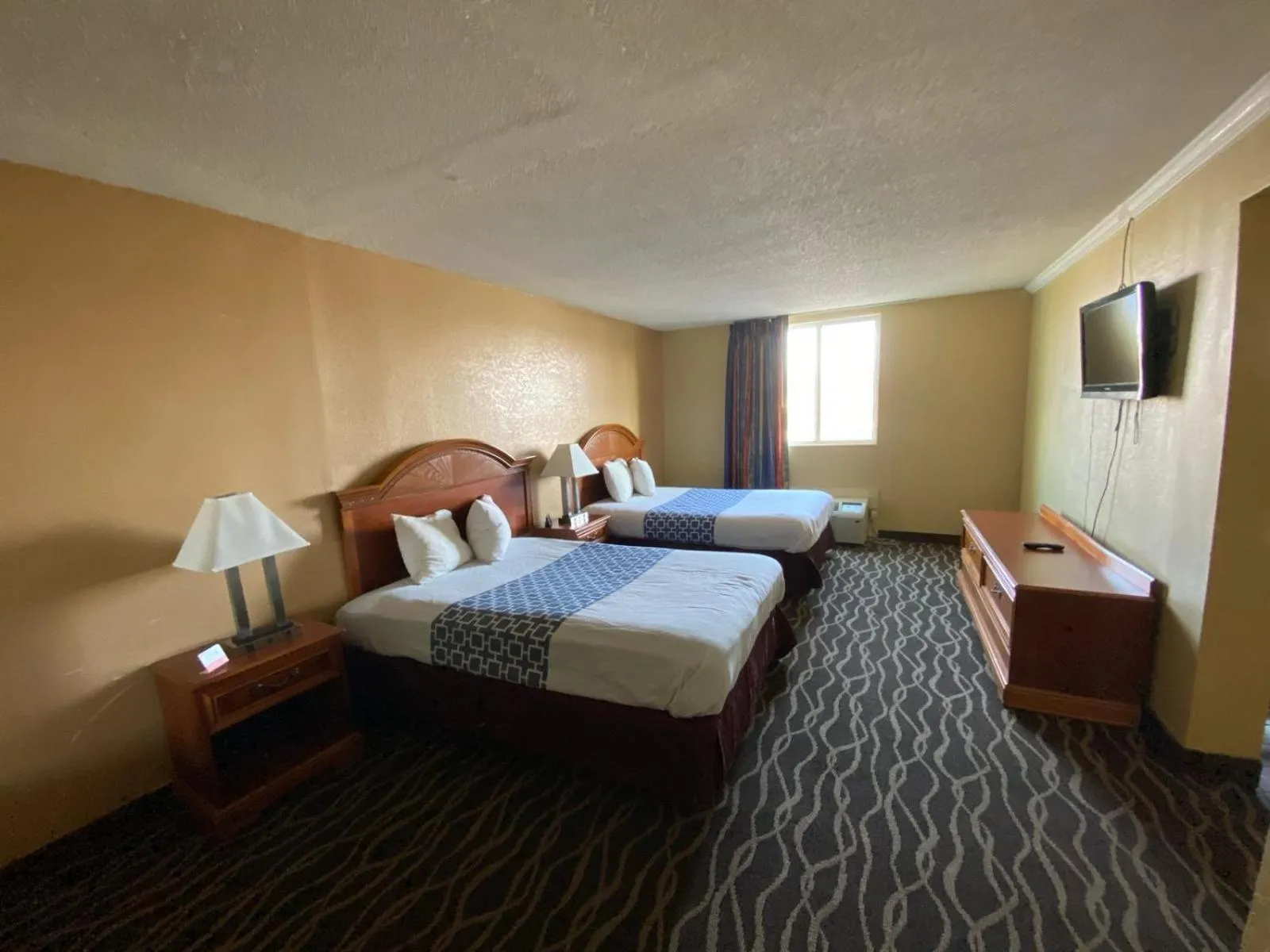 Bed in Super 8 by Wyndham Fort Wayne