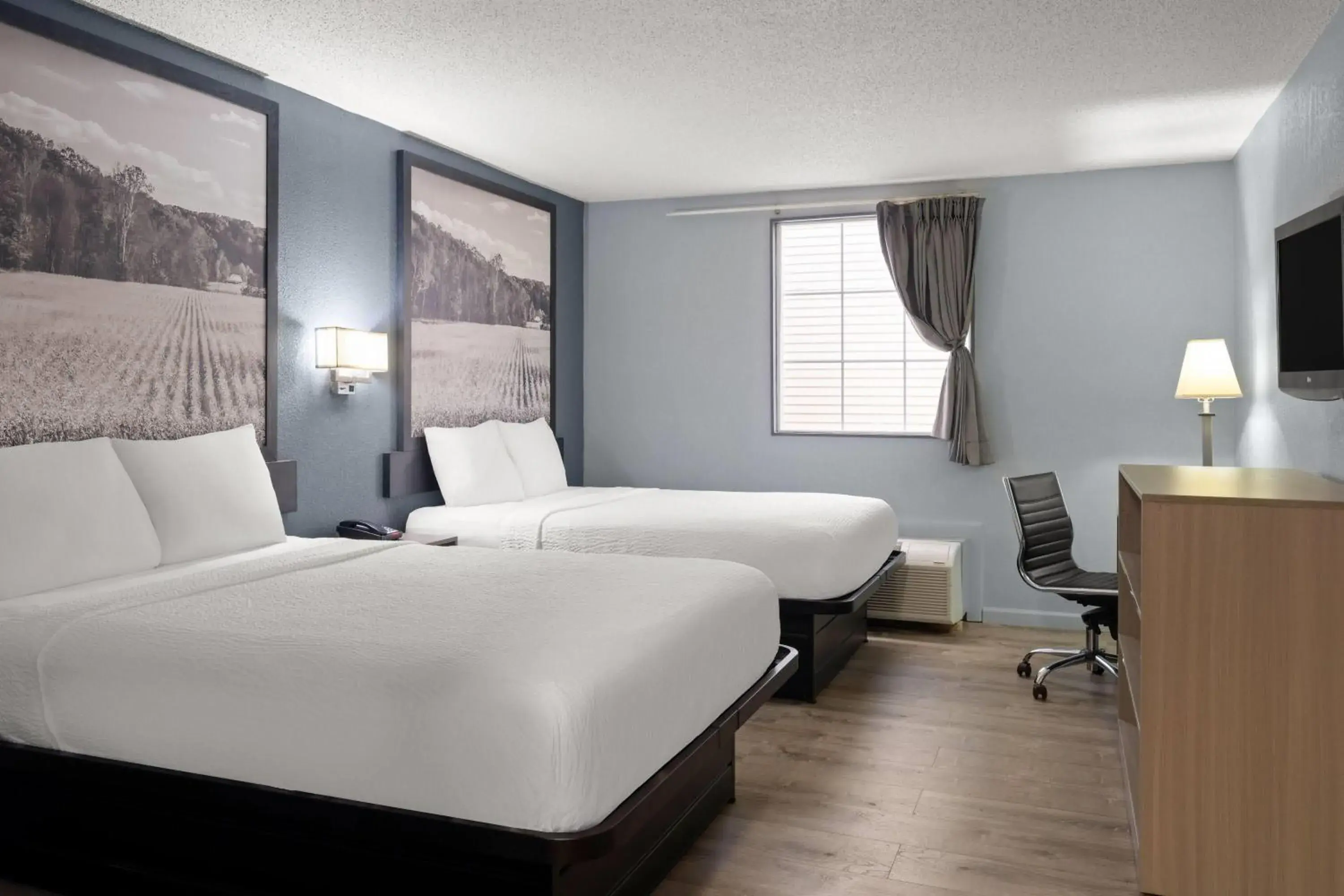 Suite with Two Queen Beds - Non-Smoking in Super 8 by Wyndham Fort Wayne Suite with Two Queen Beds - Non-Smoking in Super 8 by Wyndham Fort Wayne